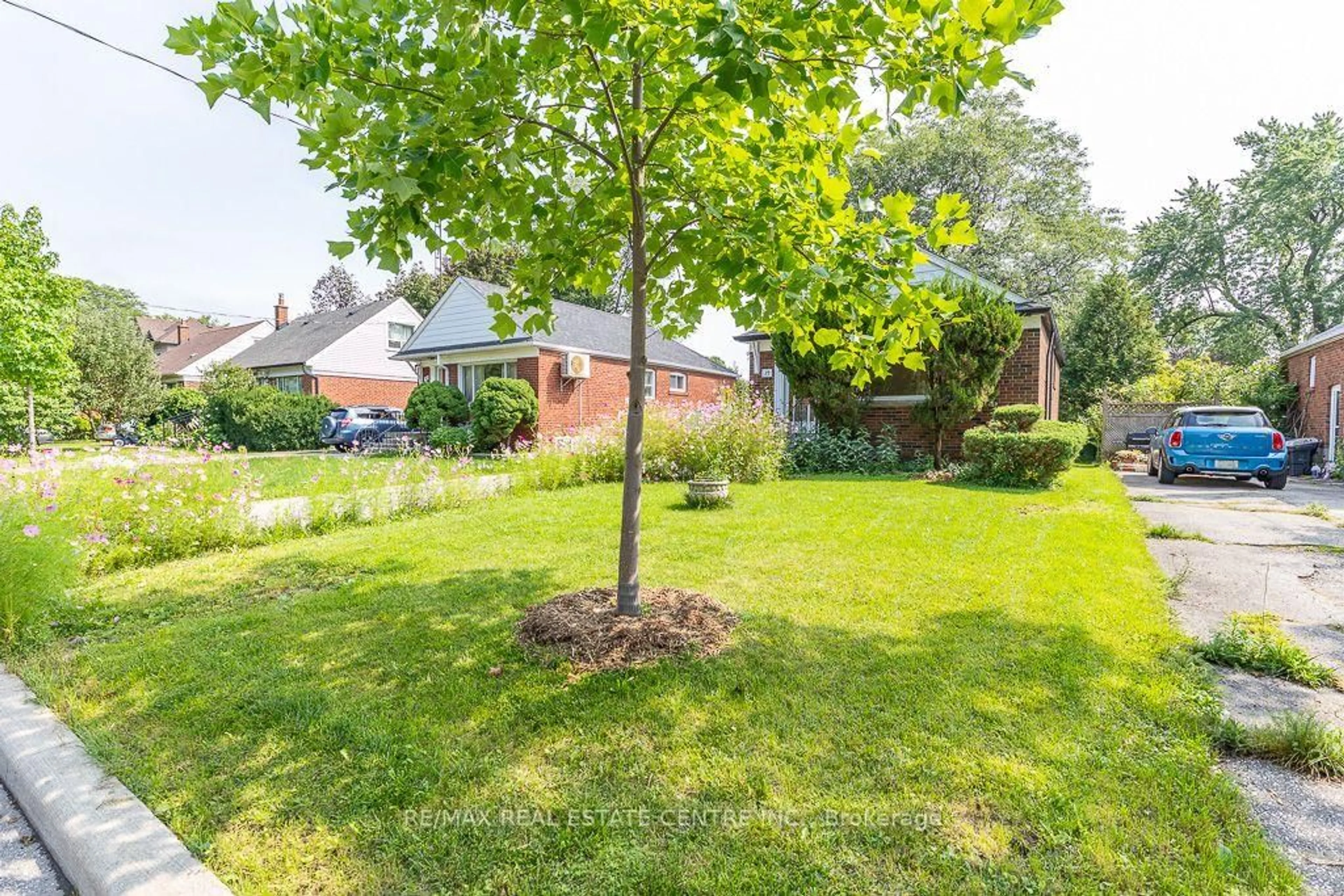 Unknown for 27 Innismore Cres, Toronto Ontario M1R 1C8