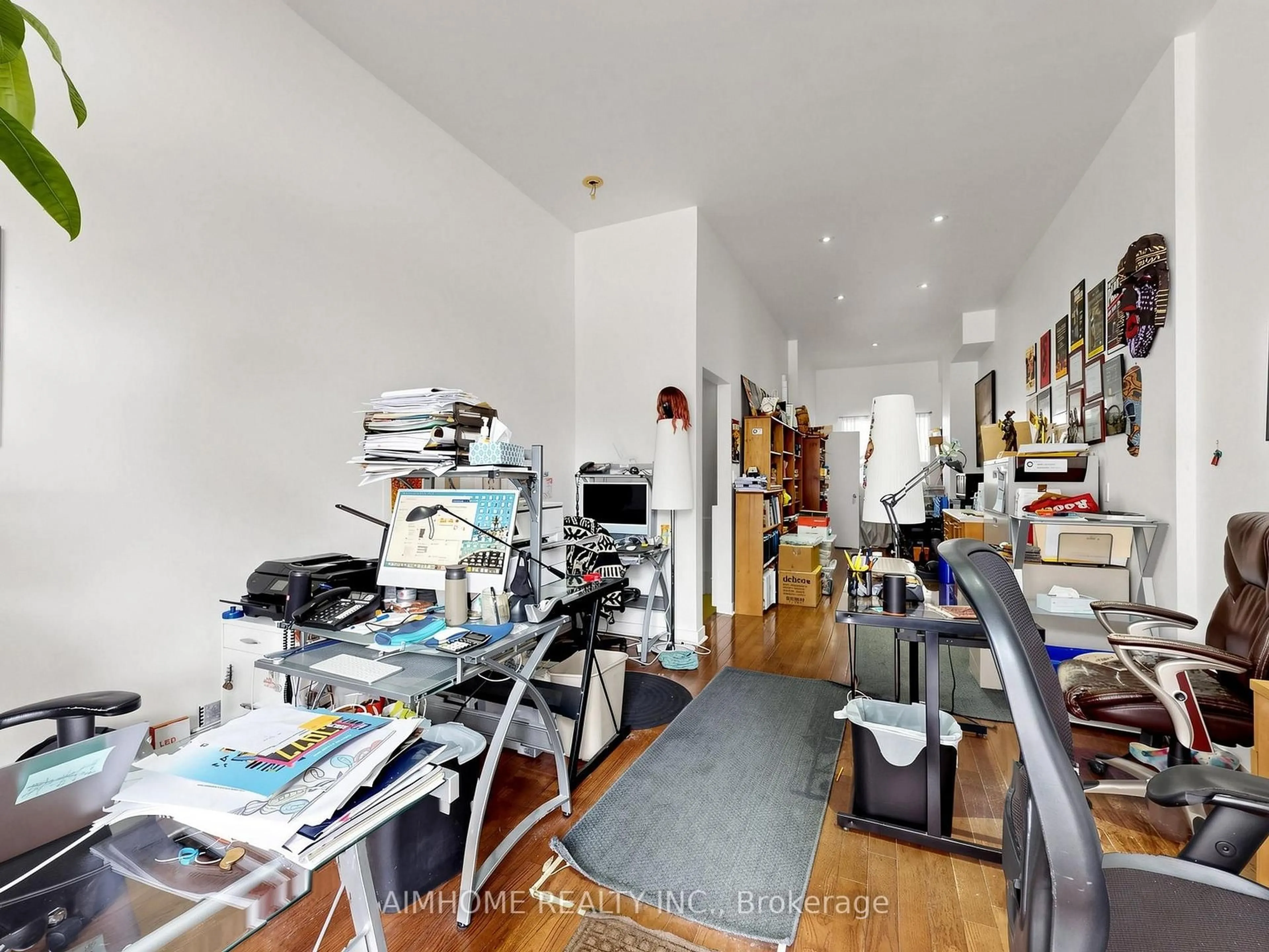 A pic of a room for 1089 Dundas St, Toronto Ontario M4M 1R9