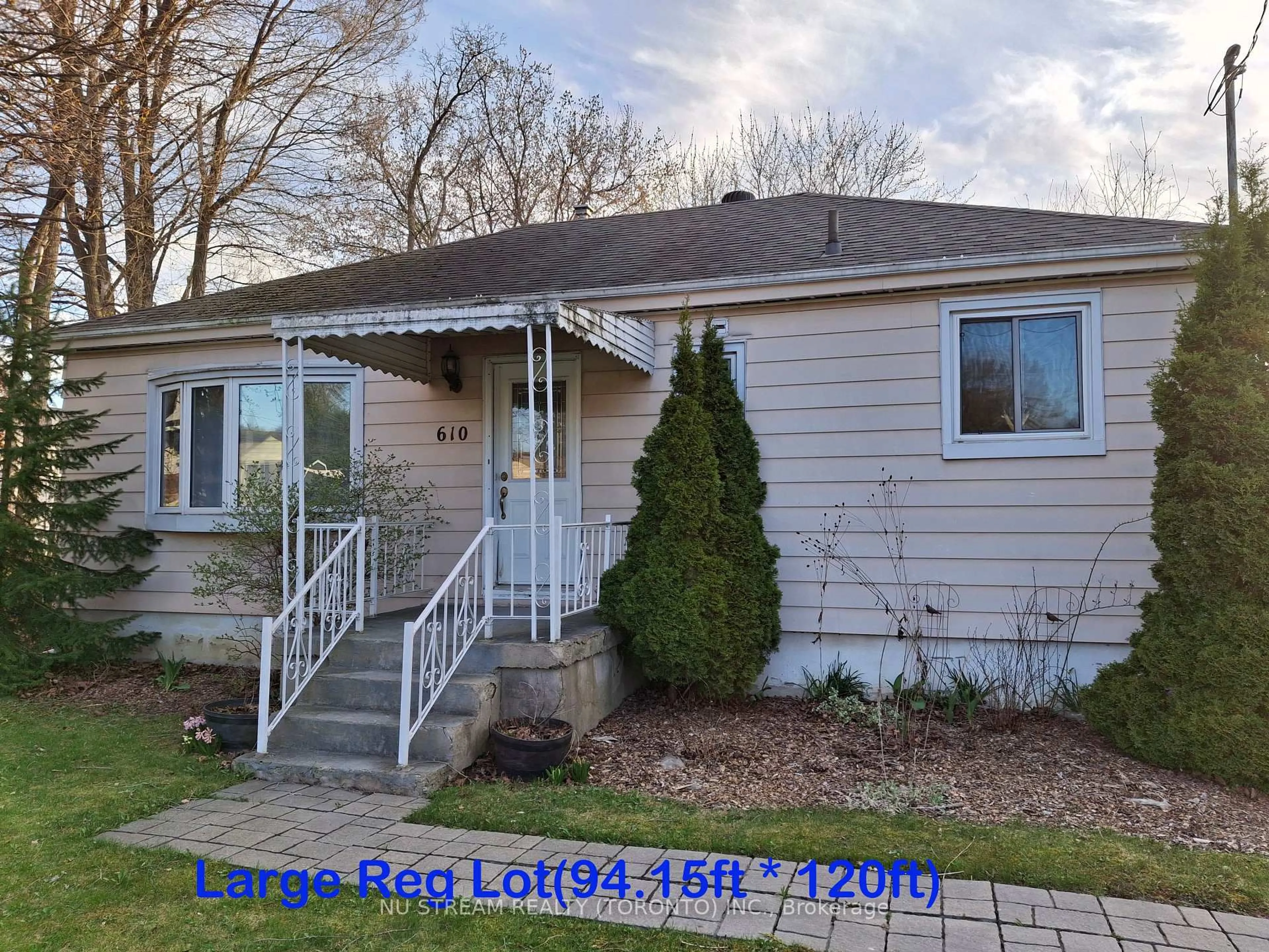 Home with vinyl exterior material, street for 610 Stewart St, Whitby Ontario L1N 3V4