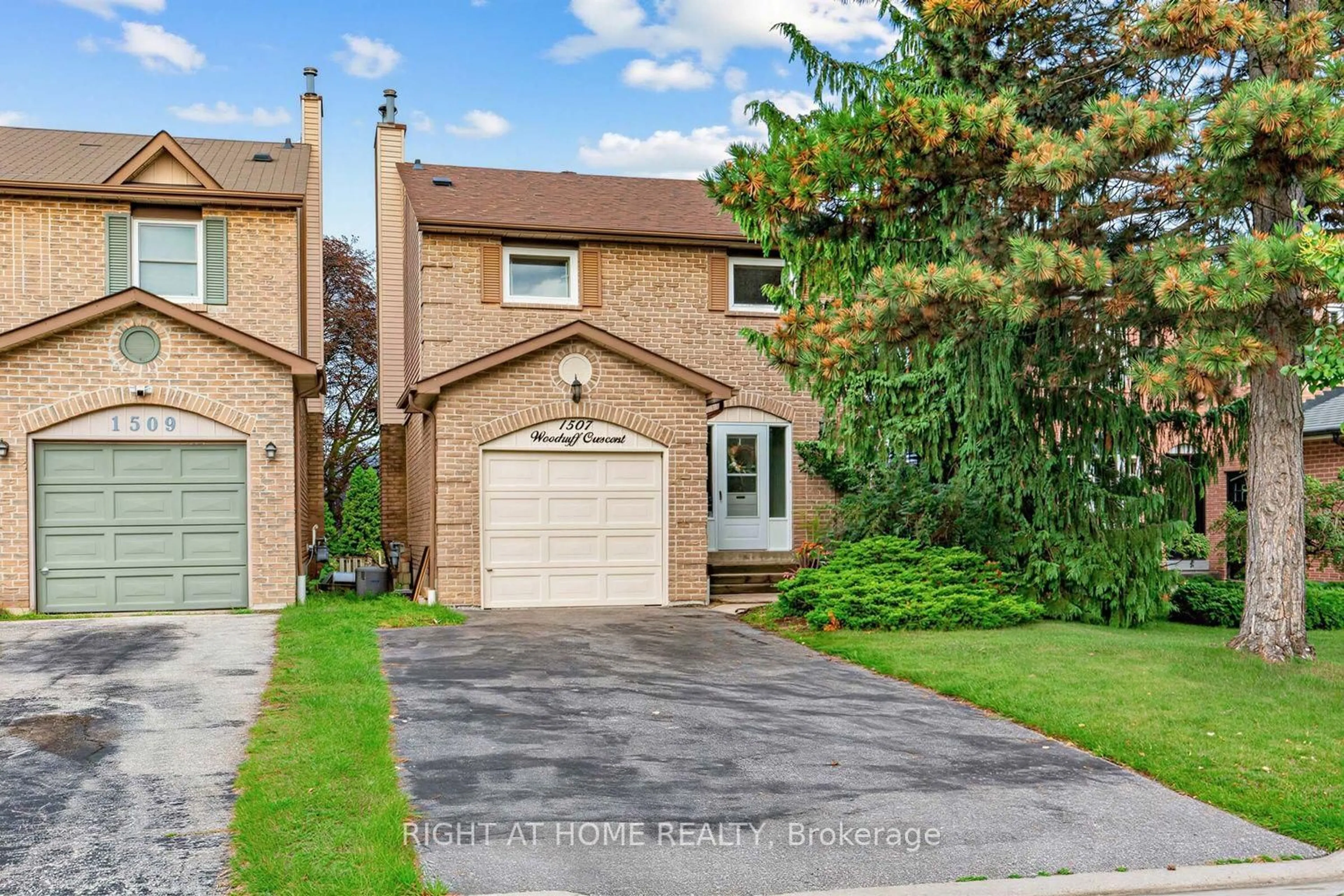 Home with brick exterior material, street for 1507 Woodruff Cres, Pickering Ontario L1V 3S5