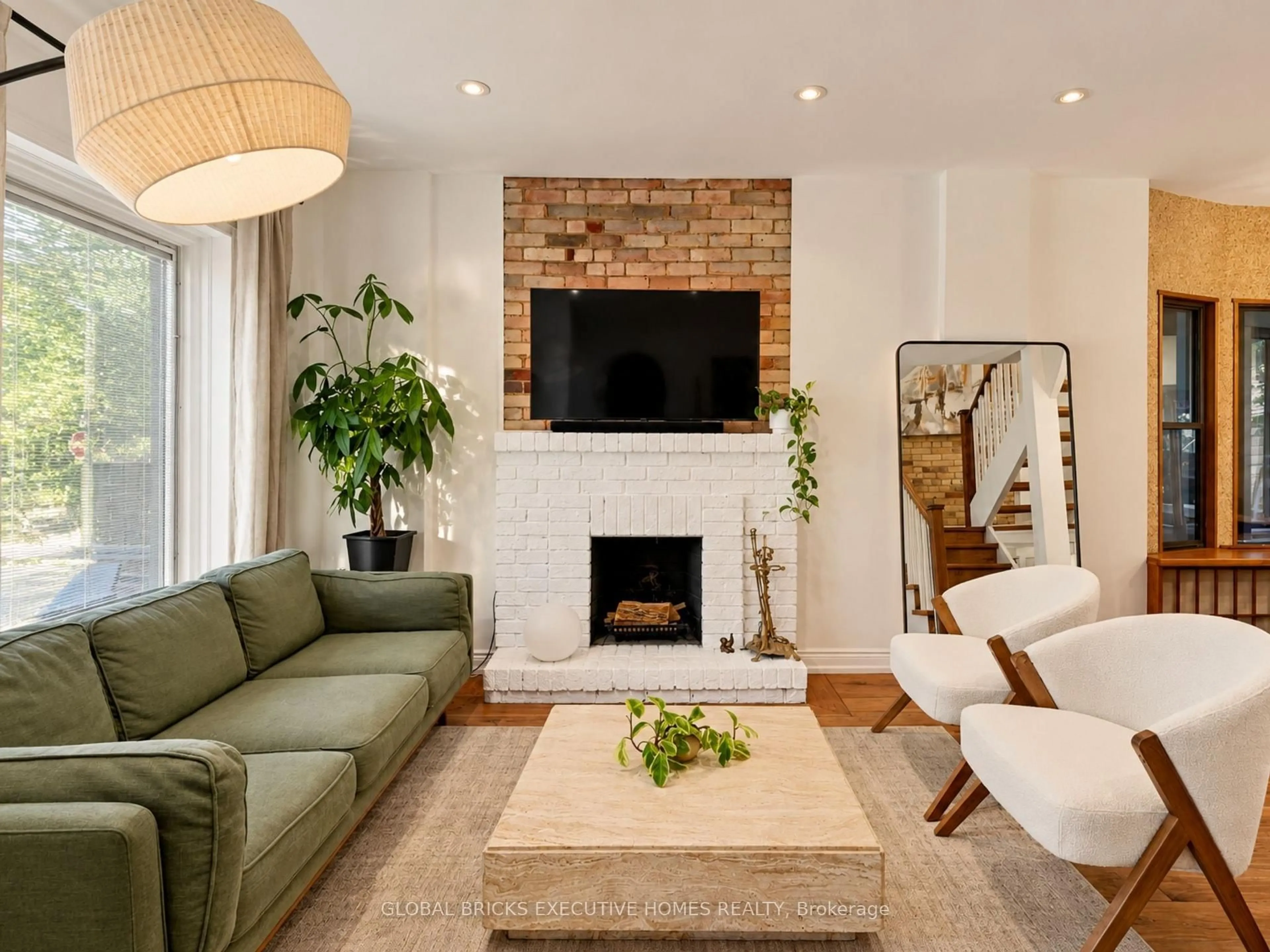 Living room with furniture, unknown for 158 Fulton Ave, Toronto Ontario M4K 1Y3