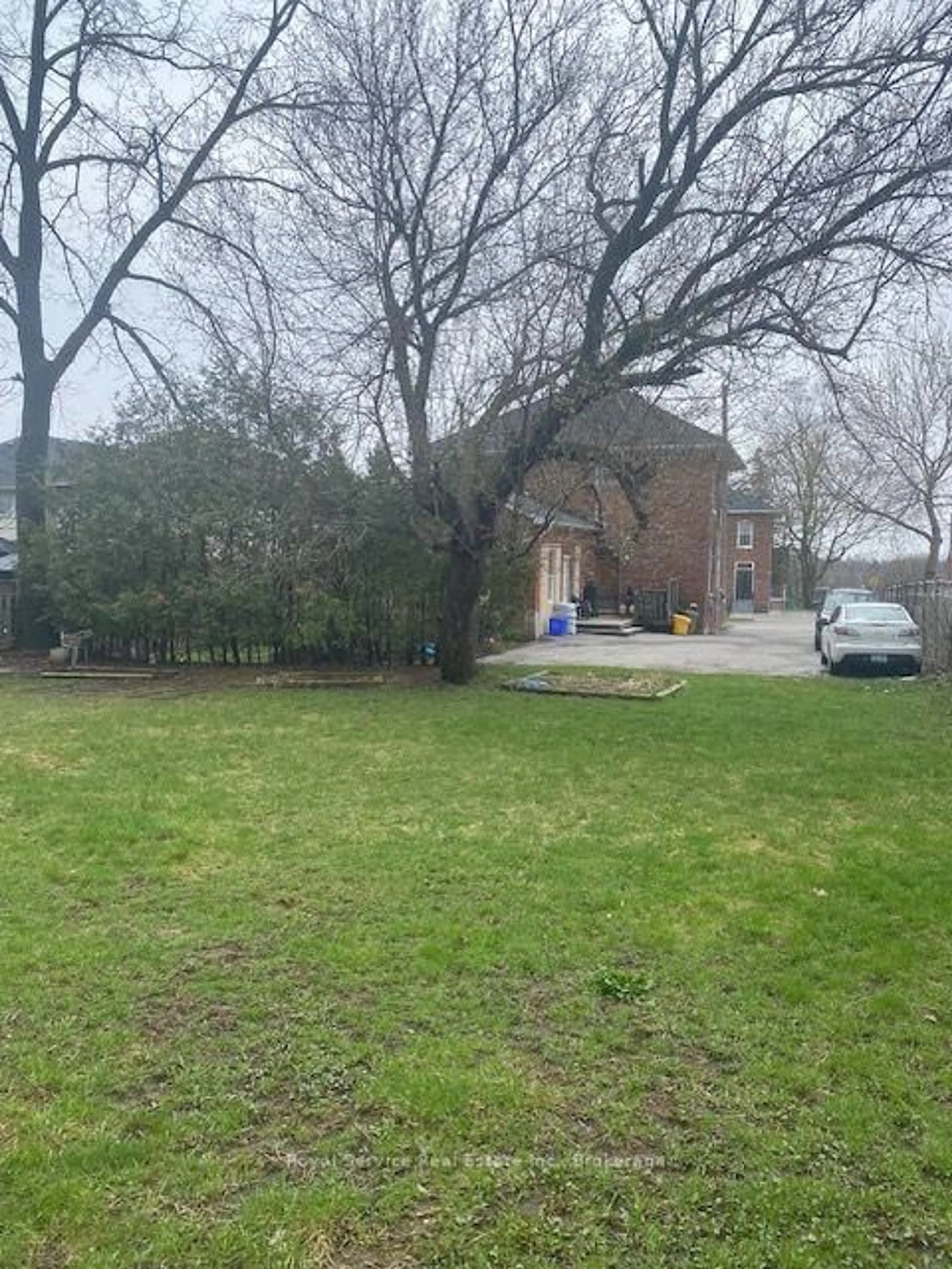 A pic from outside/outdoor area/front of a property/back of a property/a pic from drone, street for 102-C Queen St, Clarington Ontario L1C 1M6
