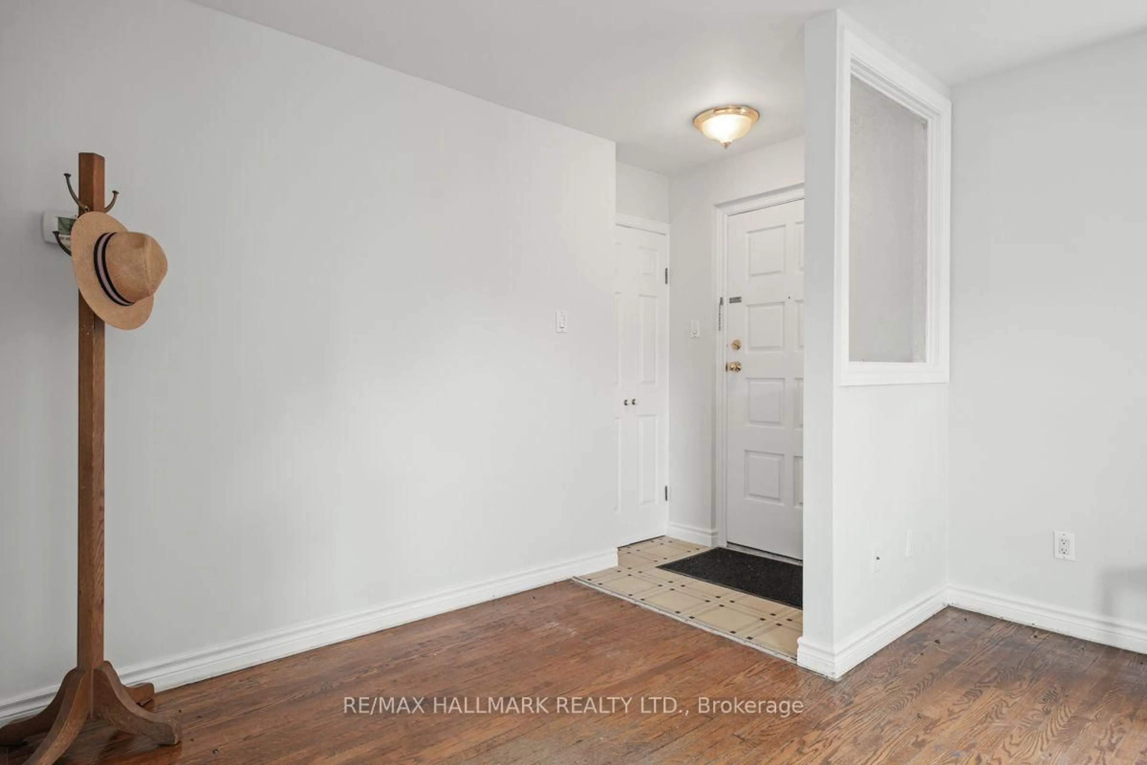 Indoor entryway for 4 Bergen Rd, Toronto Ontario M1P 1R9