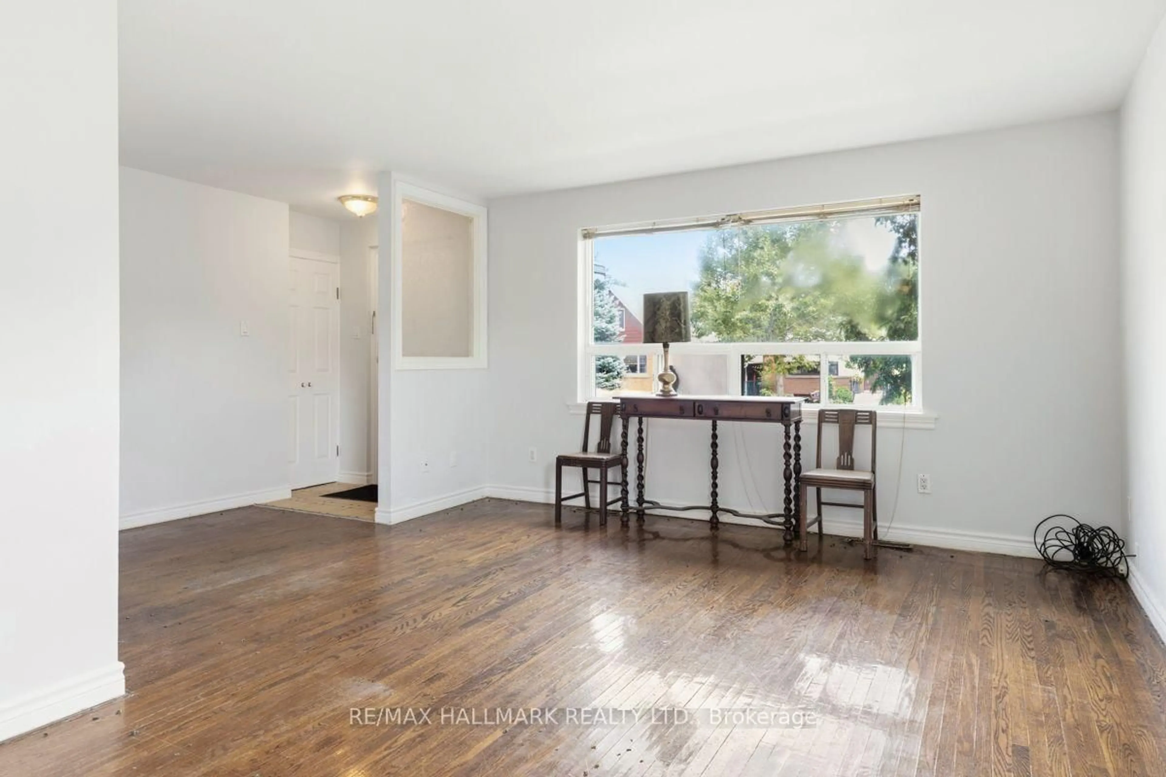 A pic of a room for 4 Bergen Rd, Toronto Ontario M1P 1R9