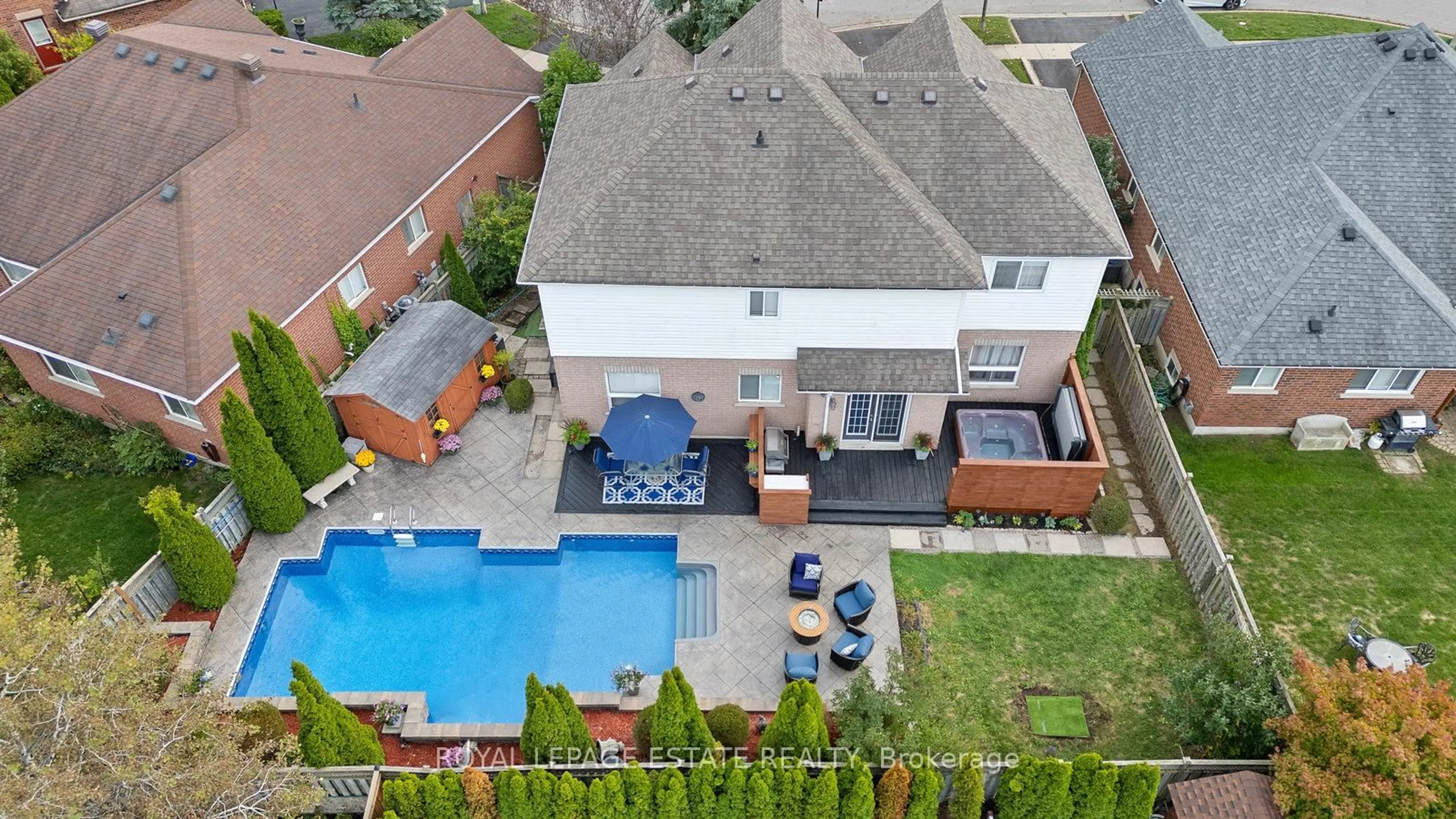 A pic from outside/outdoor area/front of a property/back of a property/a pic from drone, unknown for 15 McGregor Dr, Ajax Ontario L1T 3W8