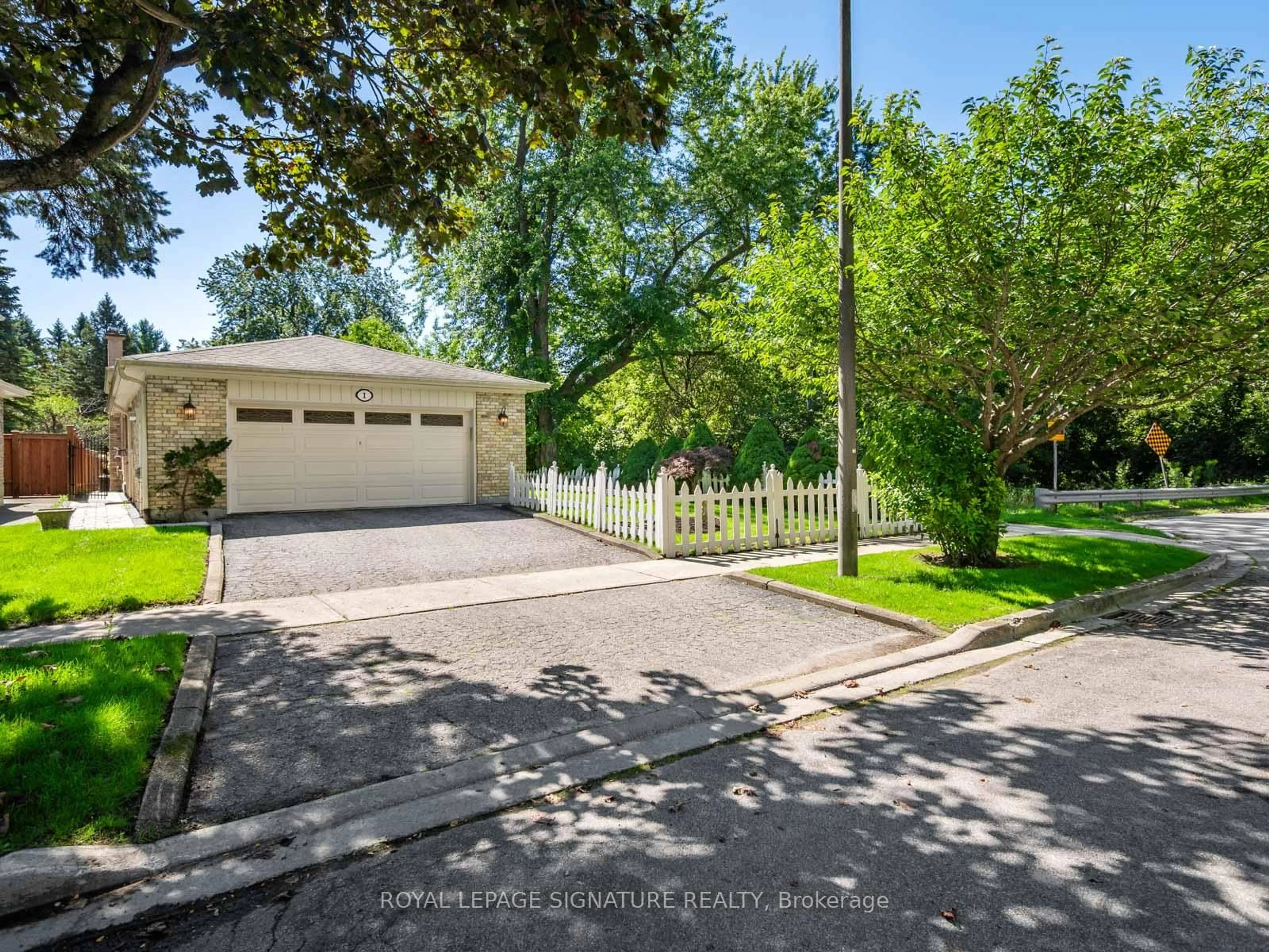 A pic from outside/outdoor area/front of a property/back of a property/a pic from drone, street for 1 Rolling Meadows, Toronto Ontario M1C 1X8