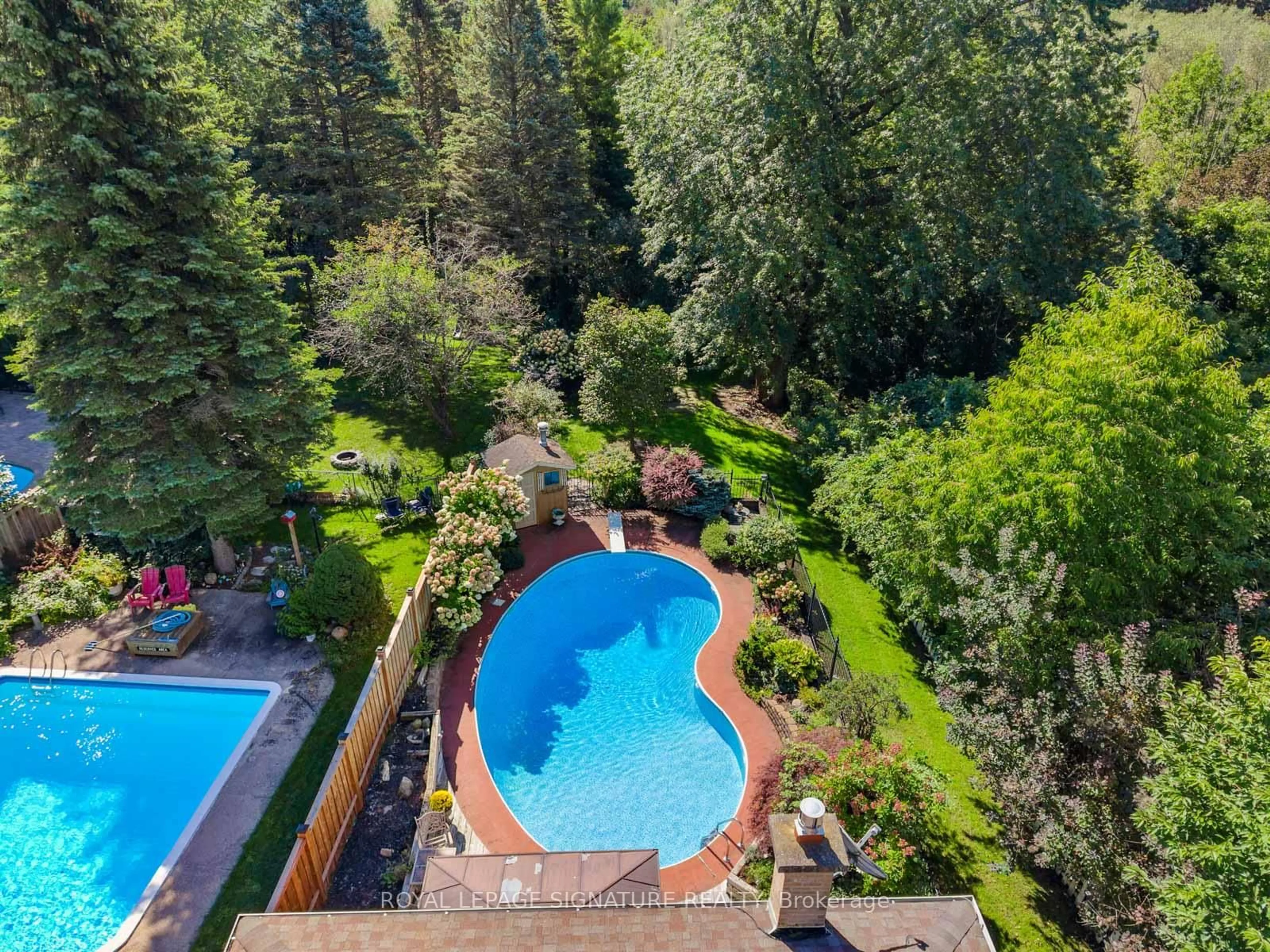 A pic from outside/outdoor area/front of a property/back of a property/a pic from drone, forest/trees view for 1 Rolling Meadows, Toronto Ontario M1C 1X8