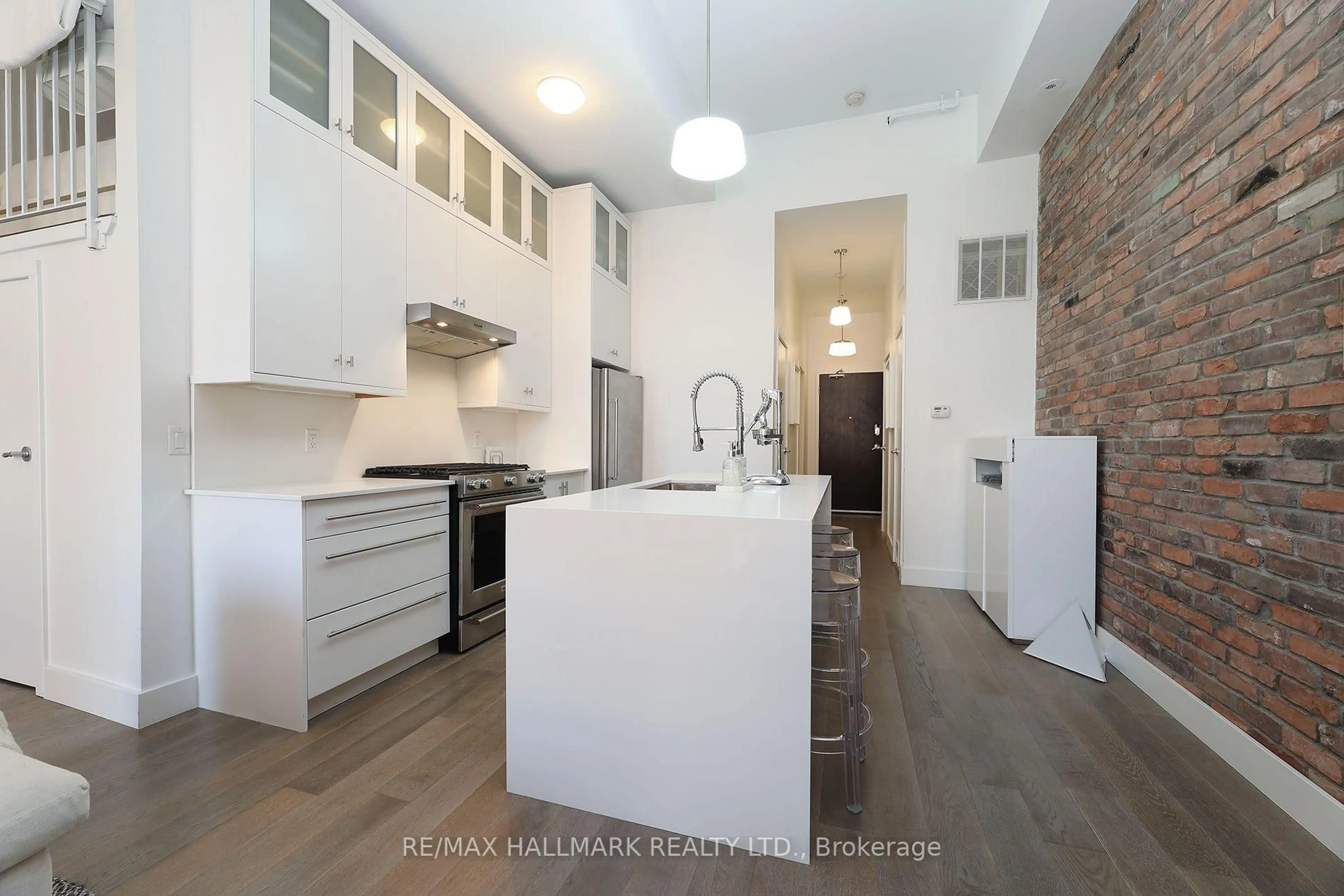 Unknown for 1842 Queen St #204, Toronto Ontario M4L 1H1