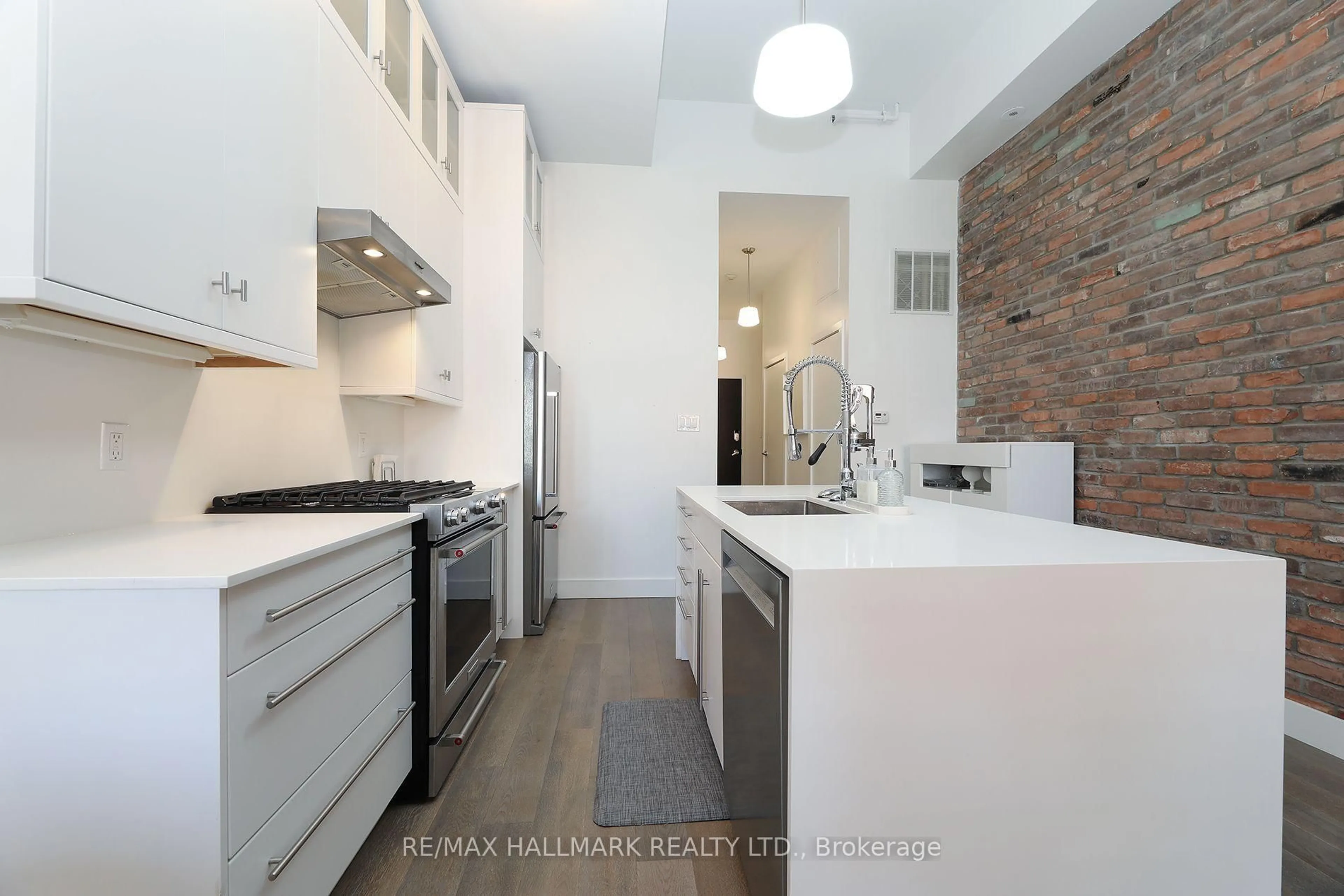Unknown for 1842 Queen St #204, Toronto Ontario M4L 1H1