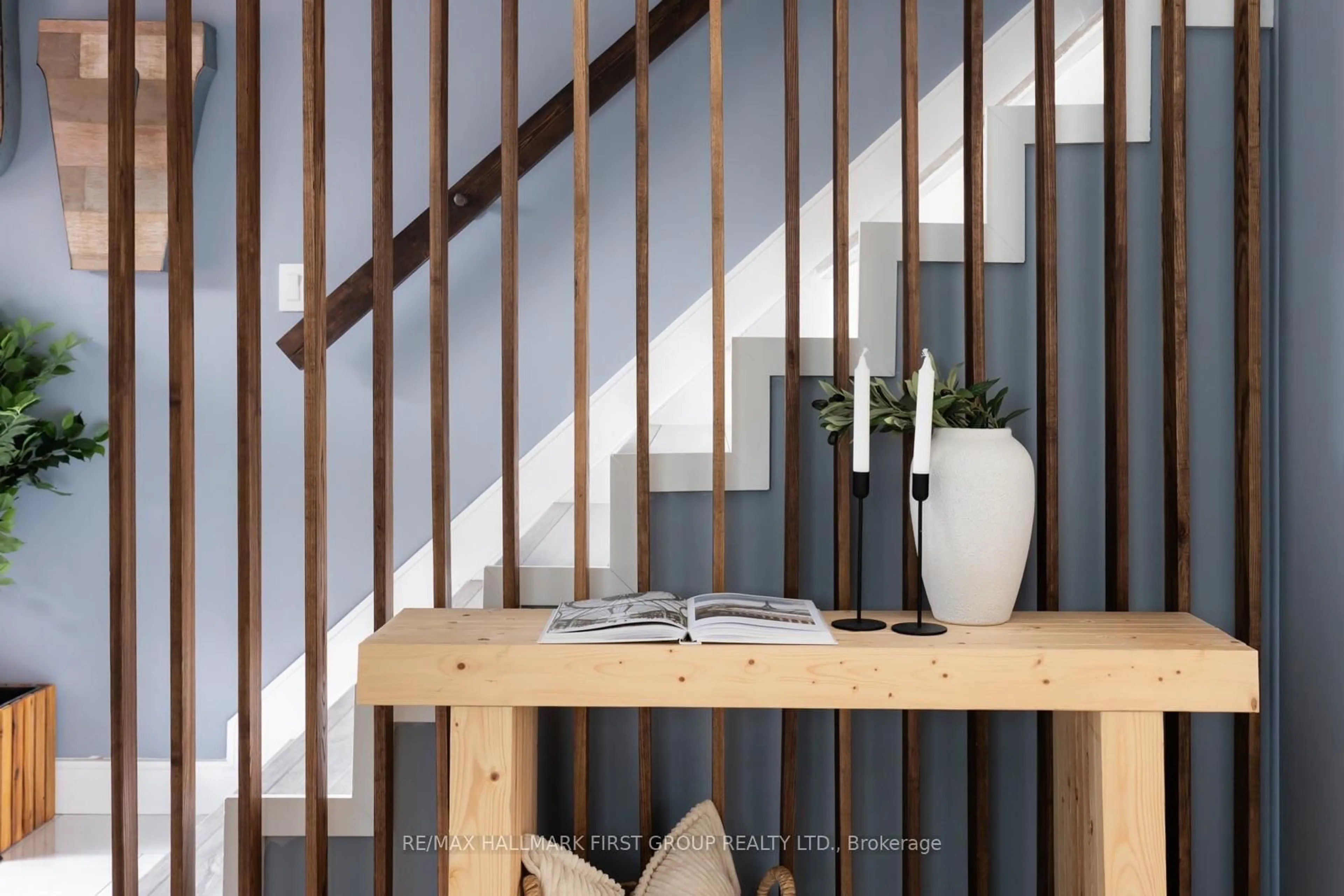 Stairs for 425 Cobblehill Dr, Oshawa Ontario L1K 1Y6
