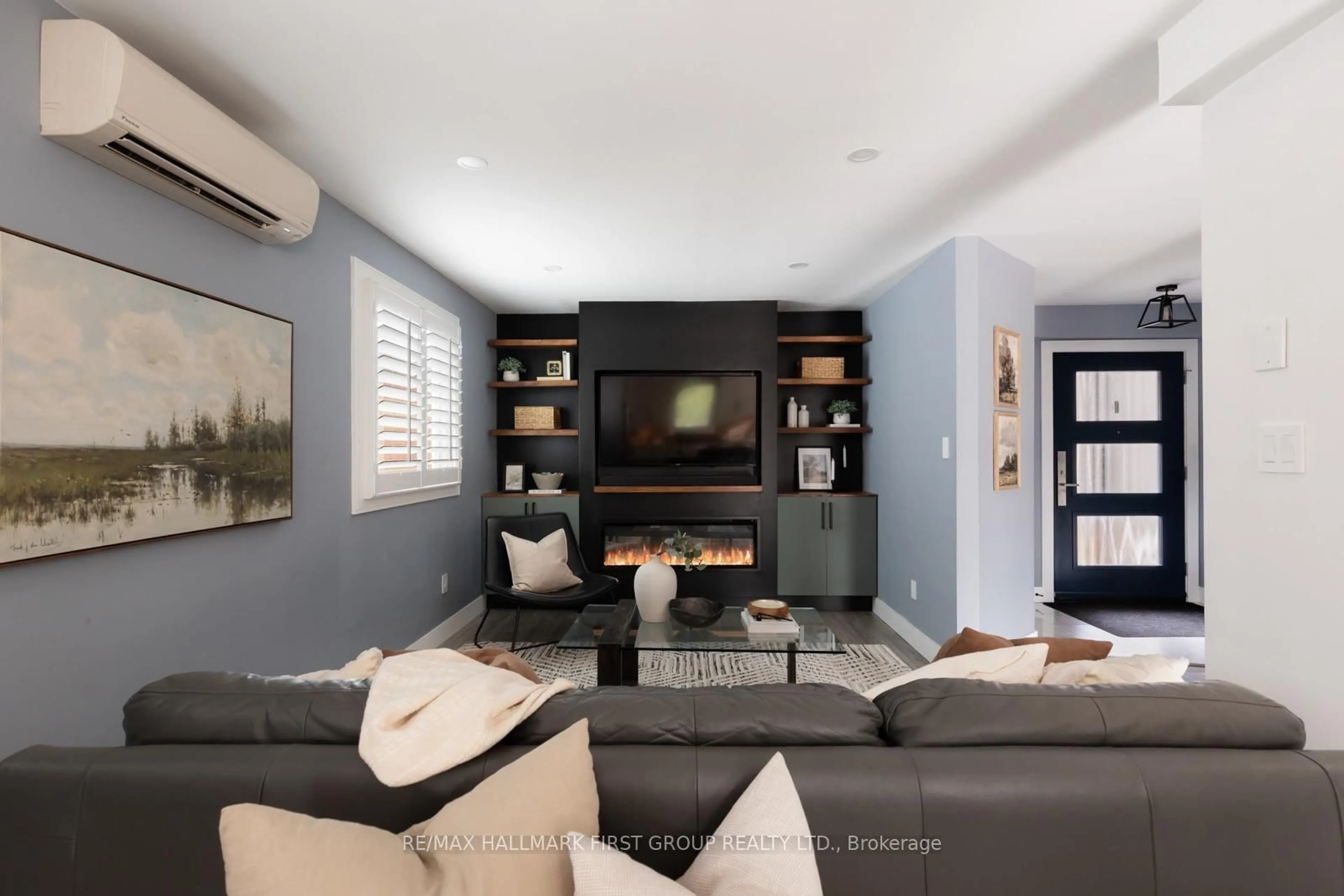 Living room with furniture, unknown for 425 Cobblehill Dr, Oshawa Ontario L1K 1Y6