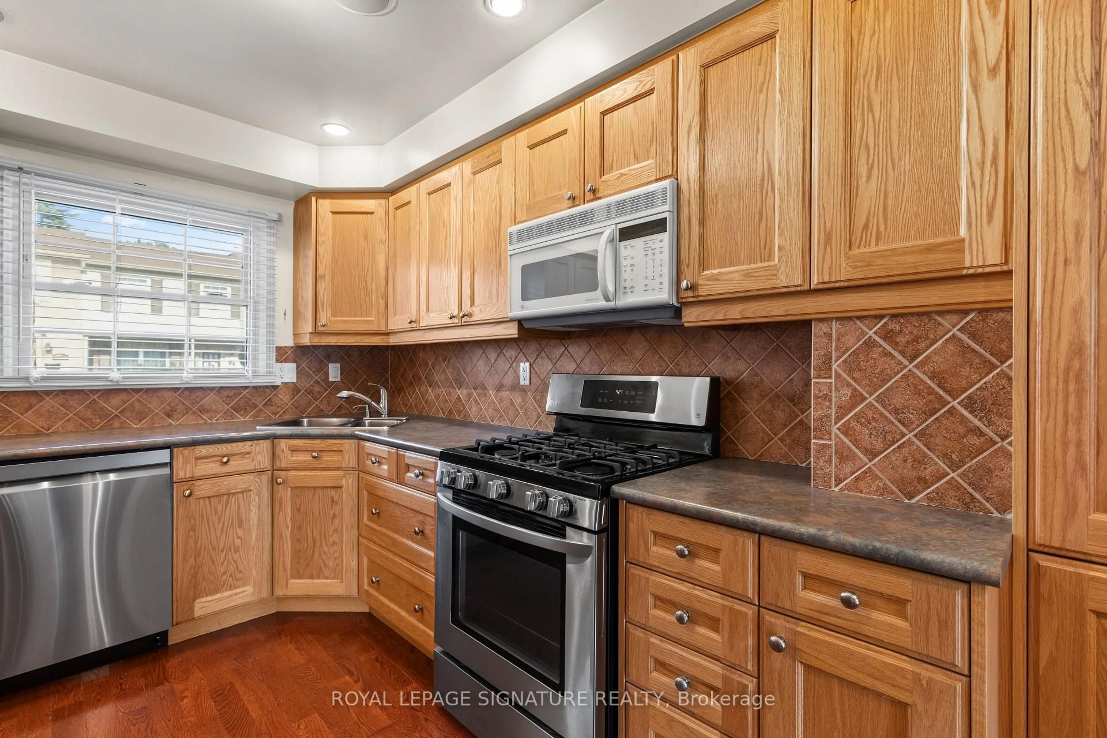 Standard kitchen, ceramic/tile floor for 580 Eyer Dr #42, Pickering Ontario L1W 3B7