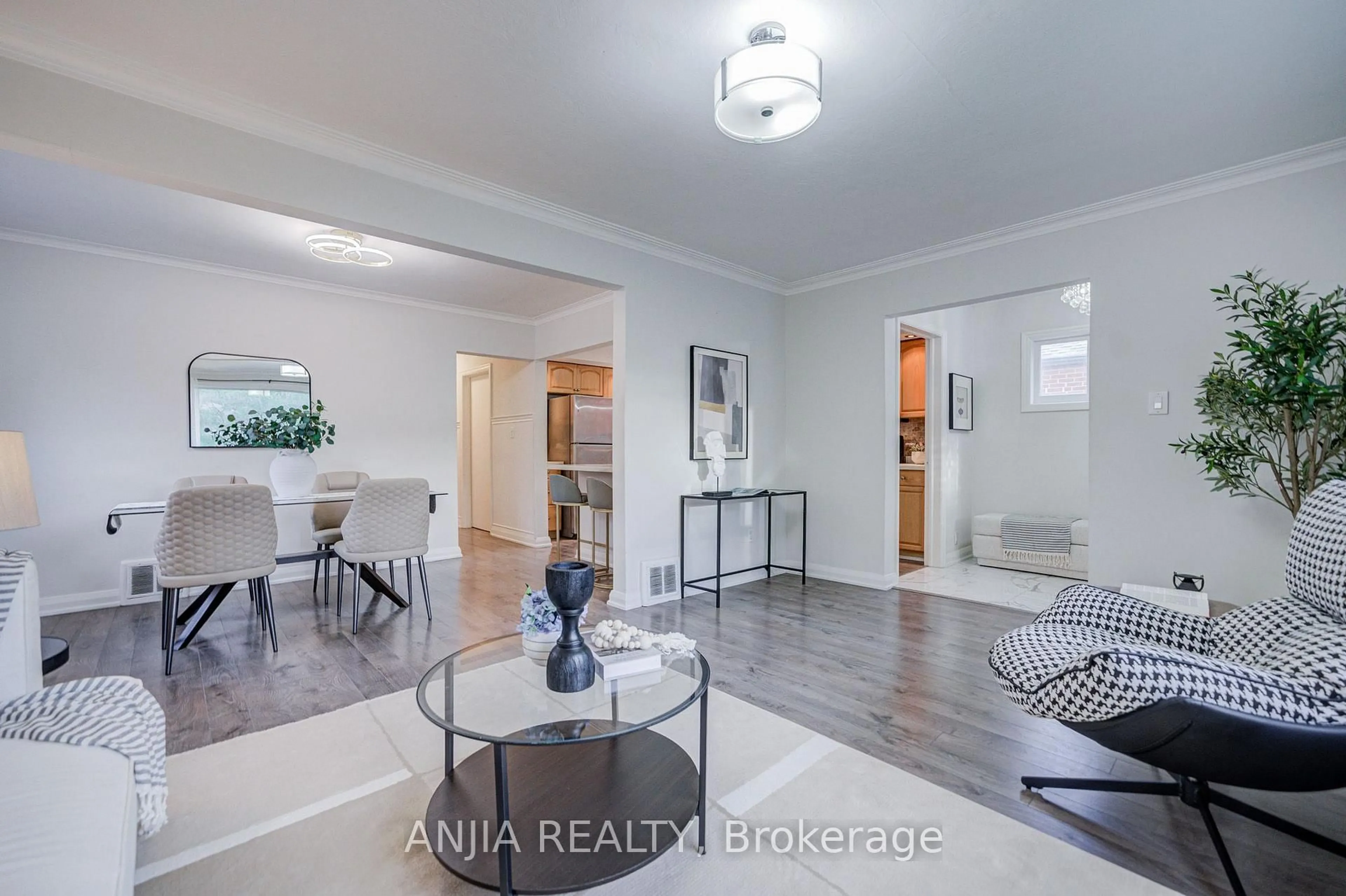 Indoor entryway for 91 Canlish Rd, Toronto Ontario M1P 1S8