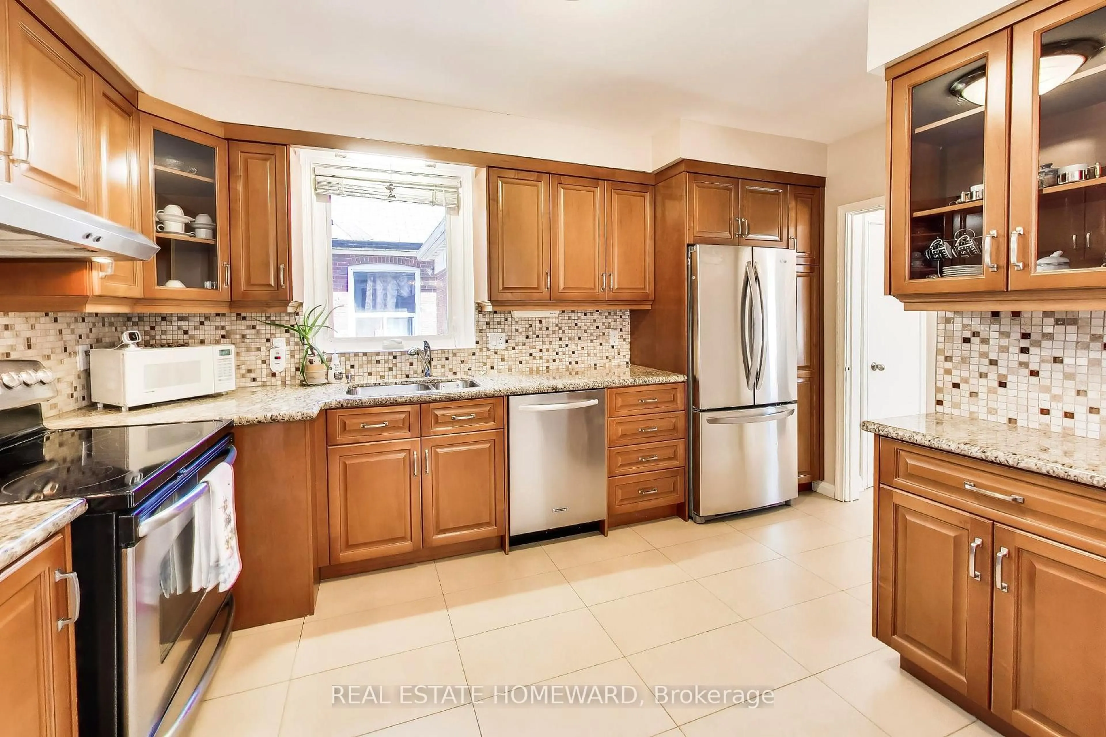 Standard kitchen, ceramic/tile floor for 4 Martorino Dr, Toronto Ontario M1K 2J2