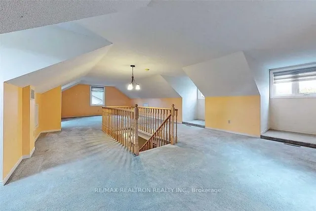 1059 Glenanna Rd, Pickering 4