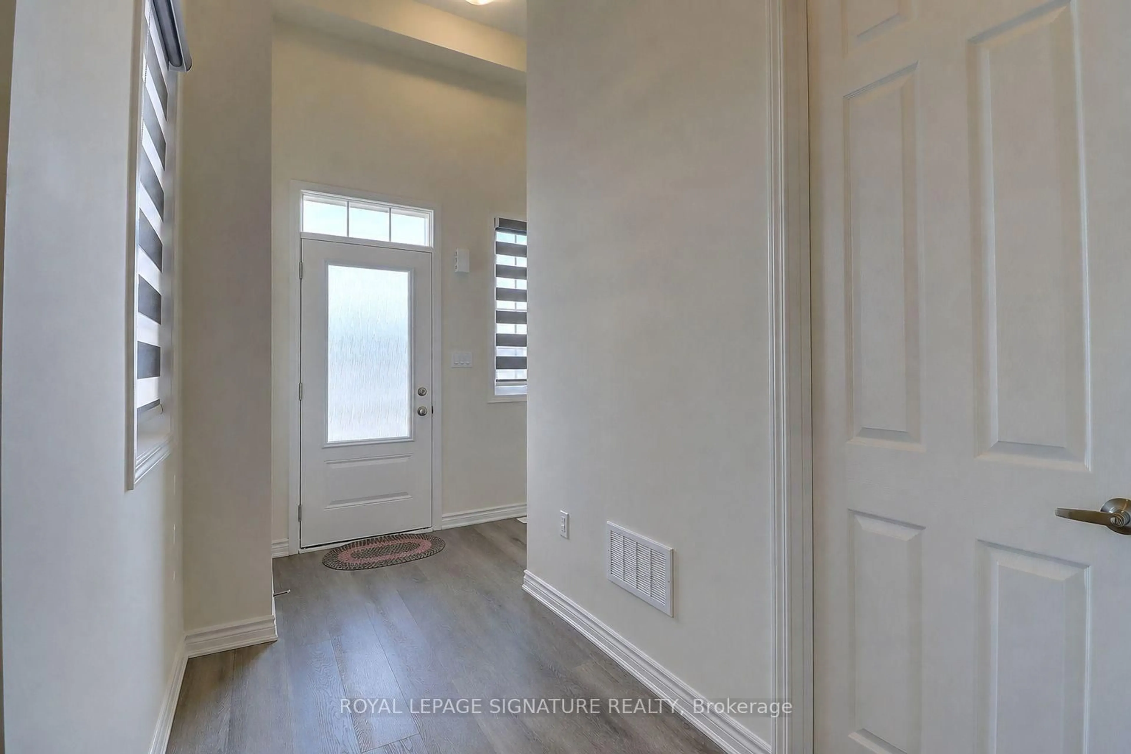 Indoor entryway for 3229 Chimney Swift Cres, Pickering Ontario L1X 0N3