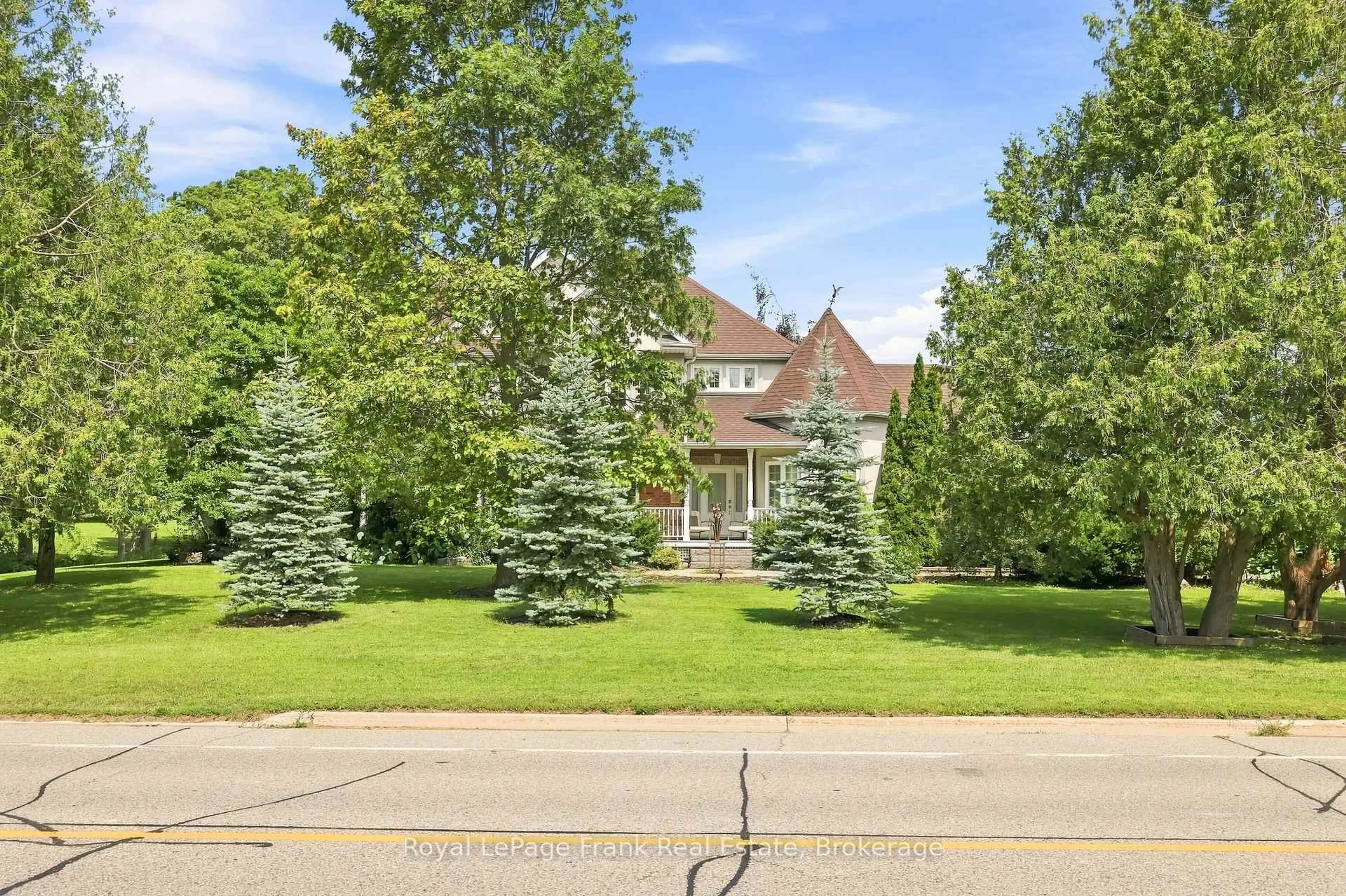 A pic from outside/outdoor area/front of a property/back of a property/a pic from drone, street for 2 Wilson House Dr, Whitby Ontario L0B 1A0