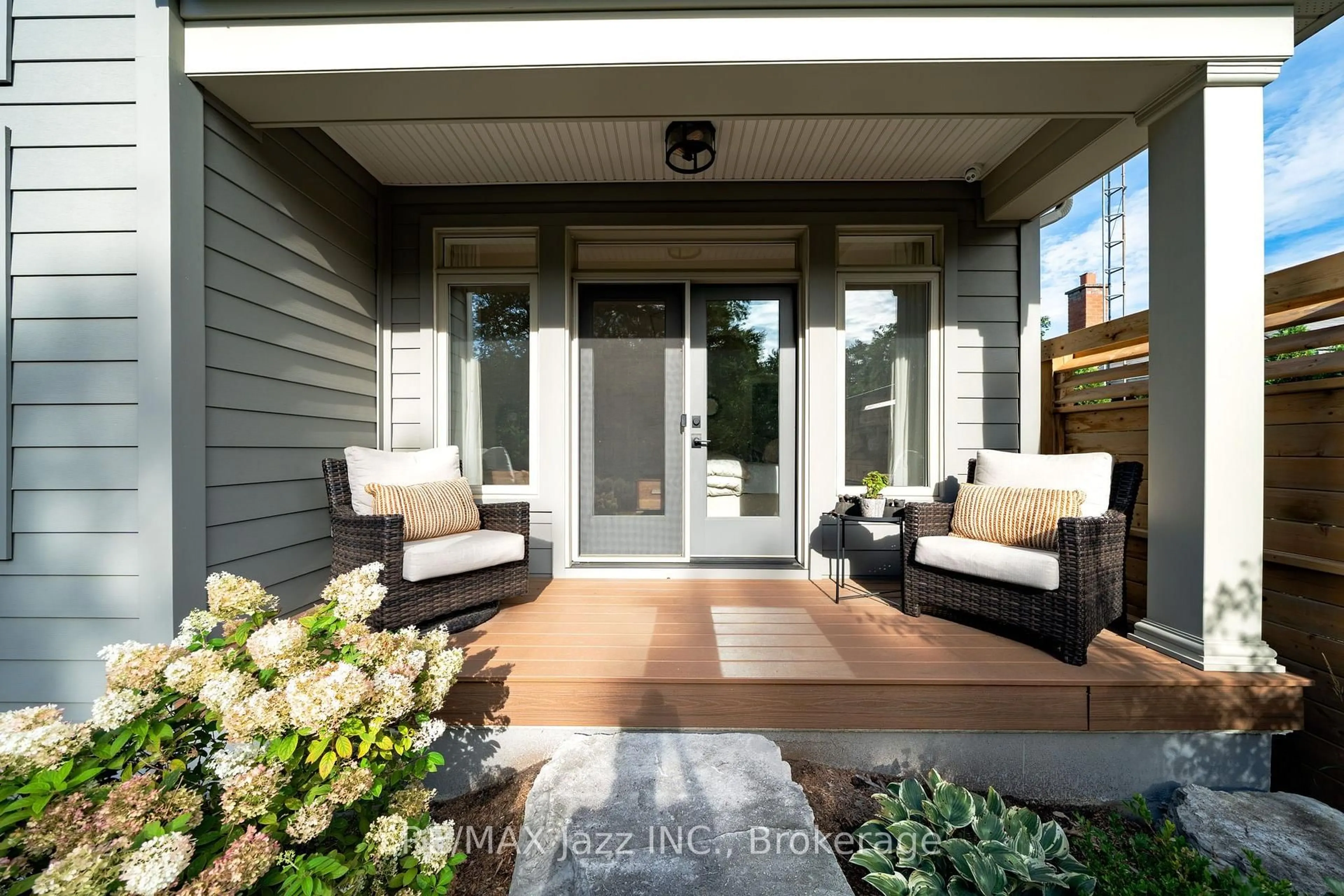 Indoor entryway for 54 Ward St, Whitby Ontario L1M 1G8