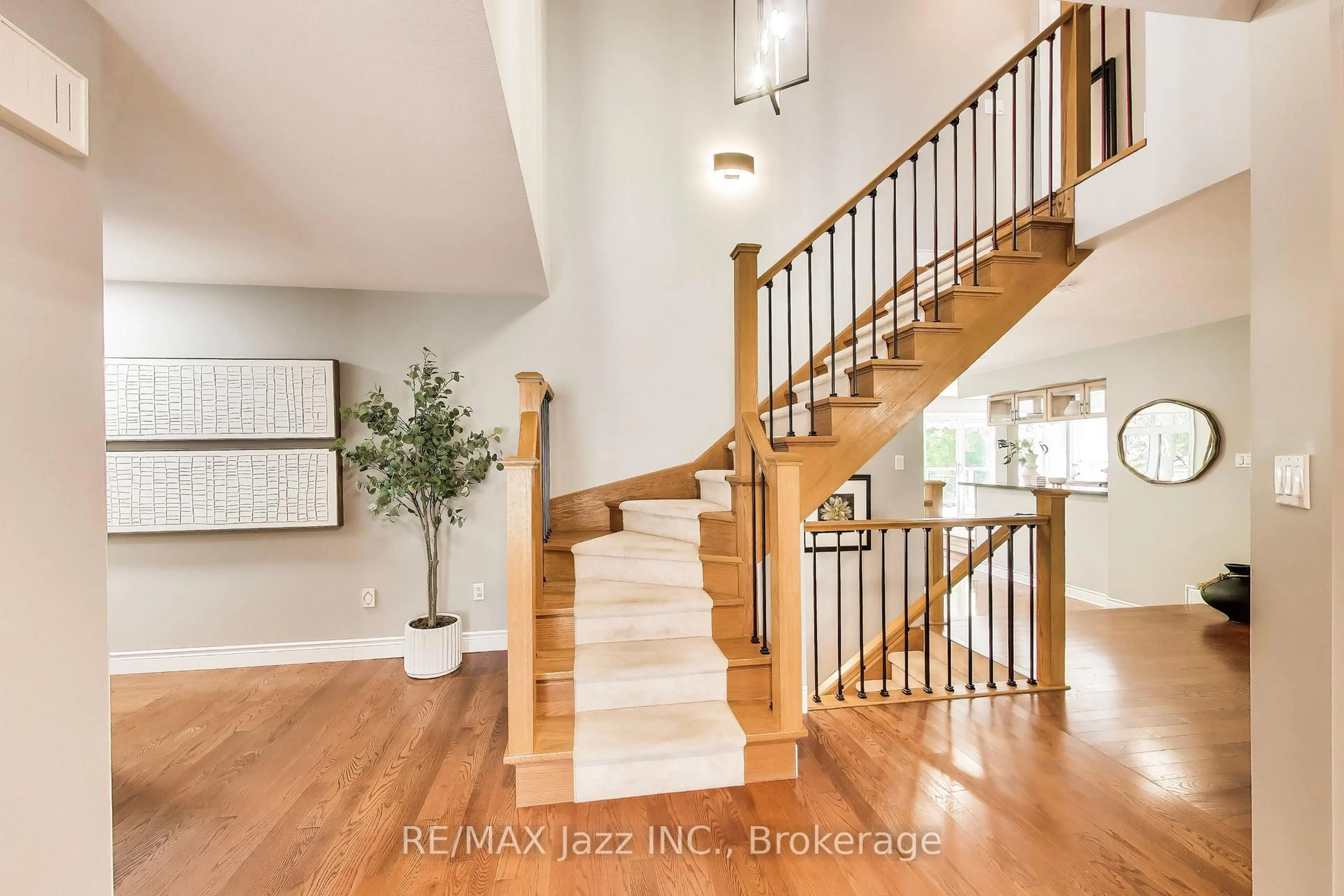 Indoor entryway for 45 Windsor Valley Pl, Clarington Ontario L1E 1J4