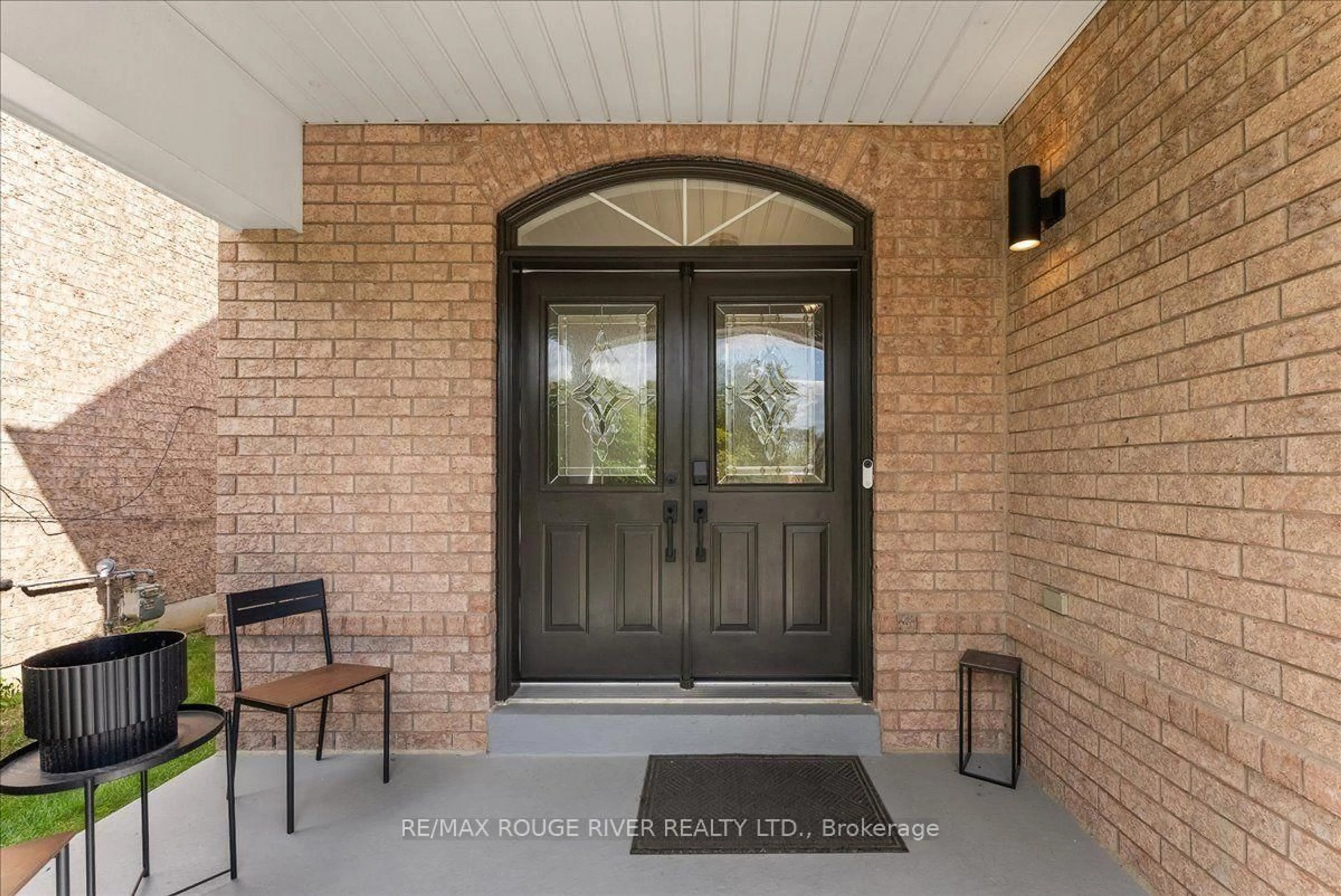Indoor entryway for 49 Sonley Dr, Whitby Ontario L1R 3B7