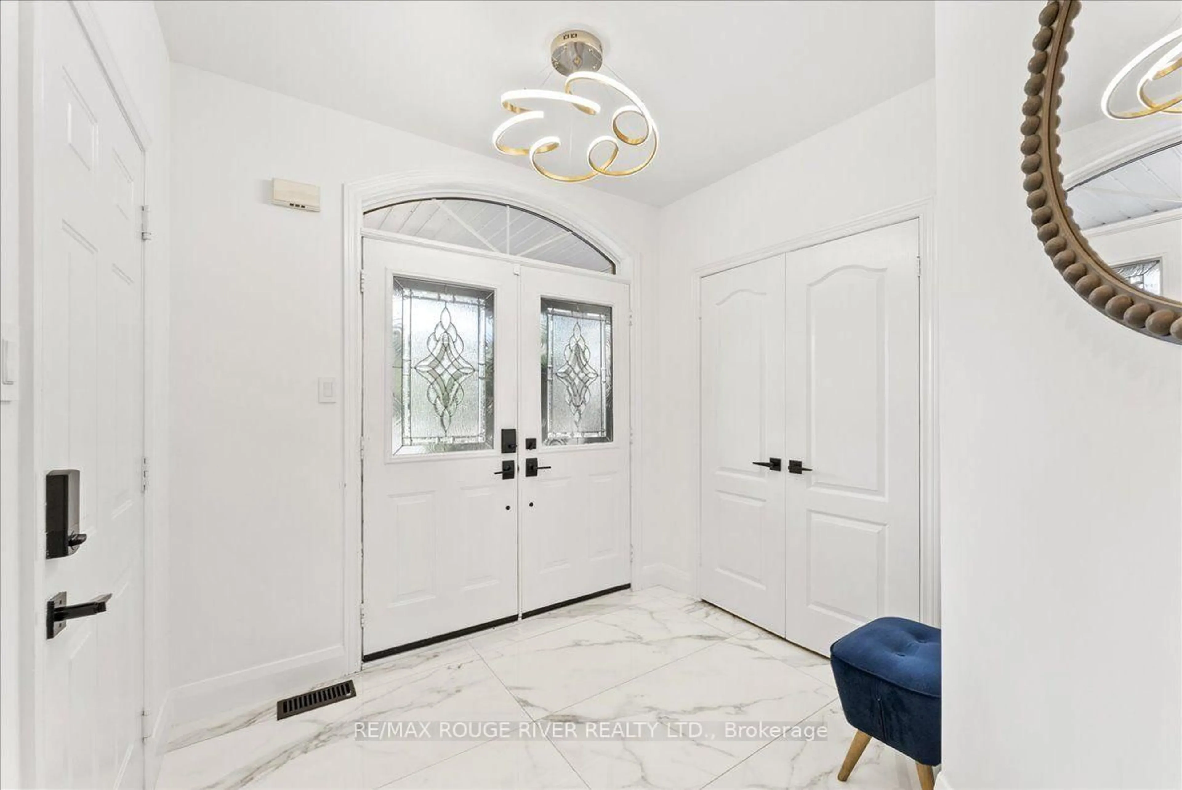 Indoor entryway for 49 Sonley Dr, Whitby Ontario L1R 3B7