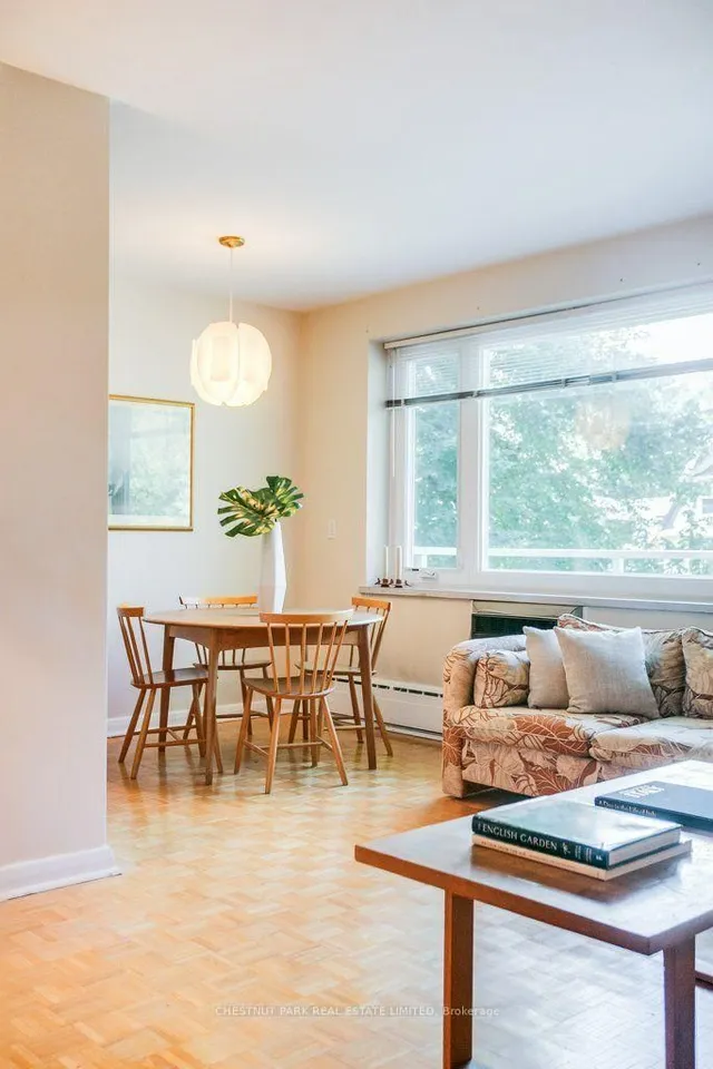 75 Scarborough Rd #201, Toronto 5