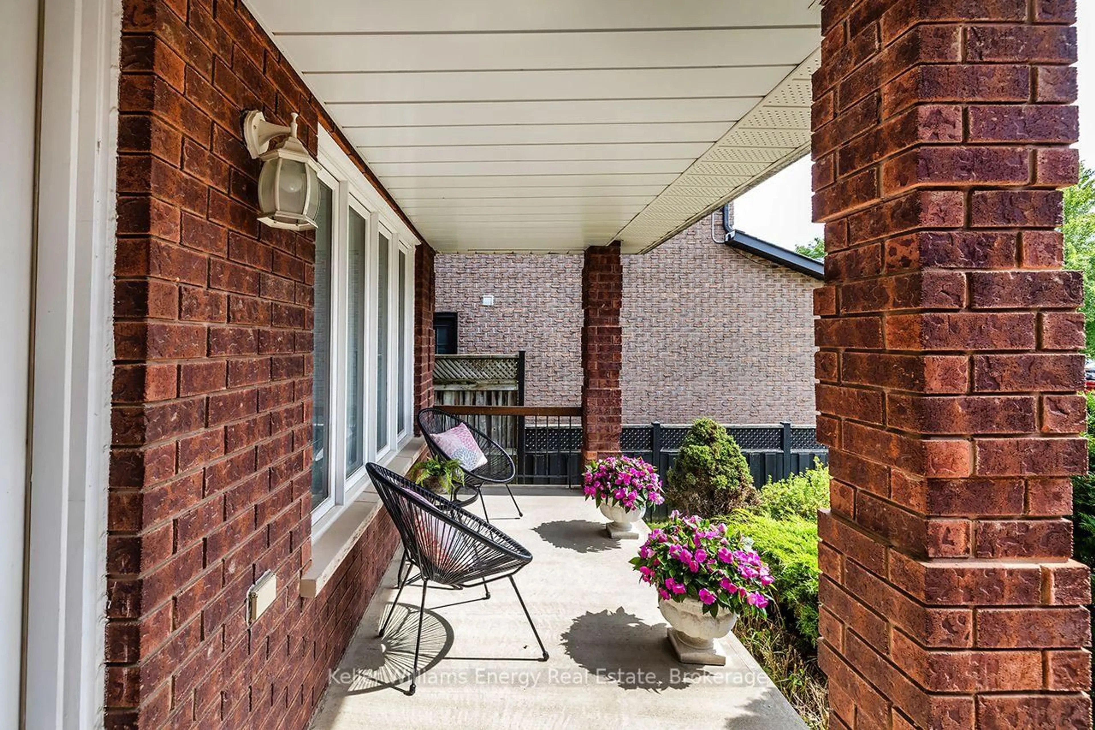 Patio, street for 75 Waverly St, Oshawa Ontario L1J 8G6