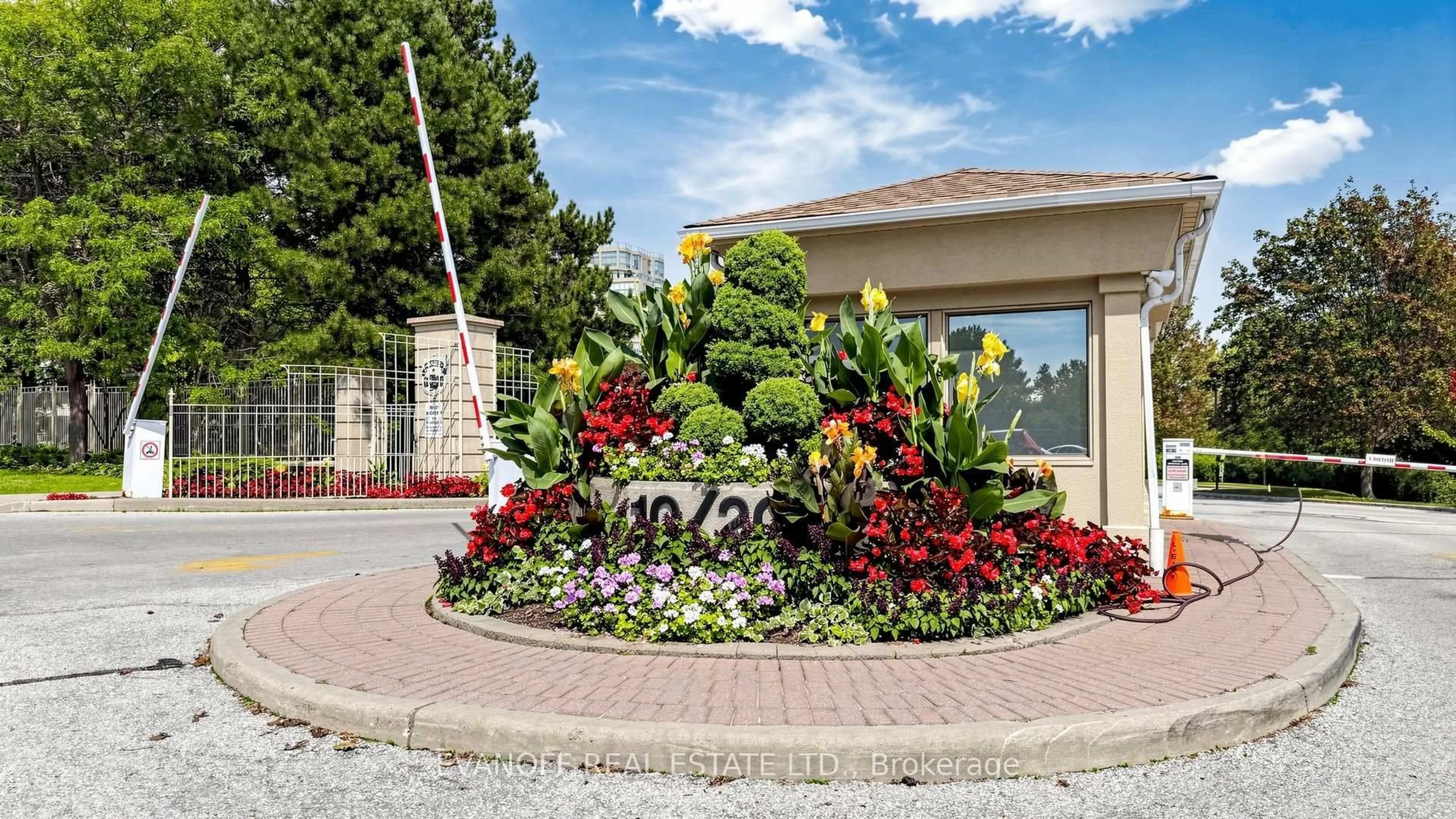Indoor foyer for 10 Guildwood Pkwy #730, Toronto Ontario M1E 5B5