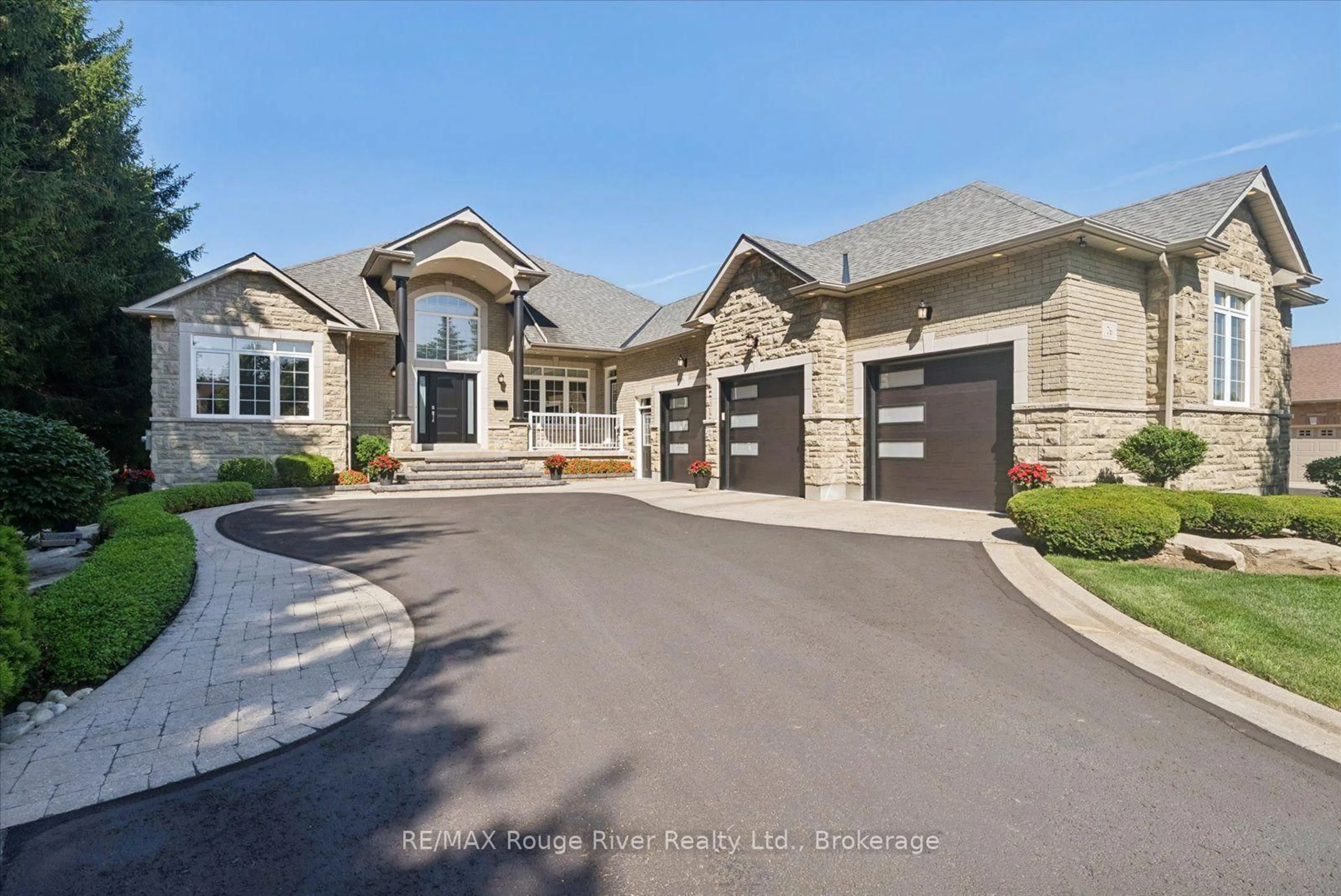 Unknown for 26 Hanover Crt, Whitby Ontario L1N 7J2