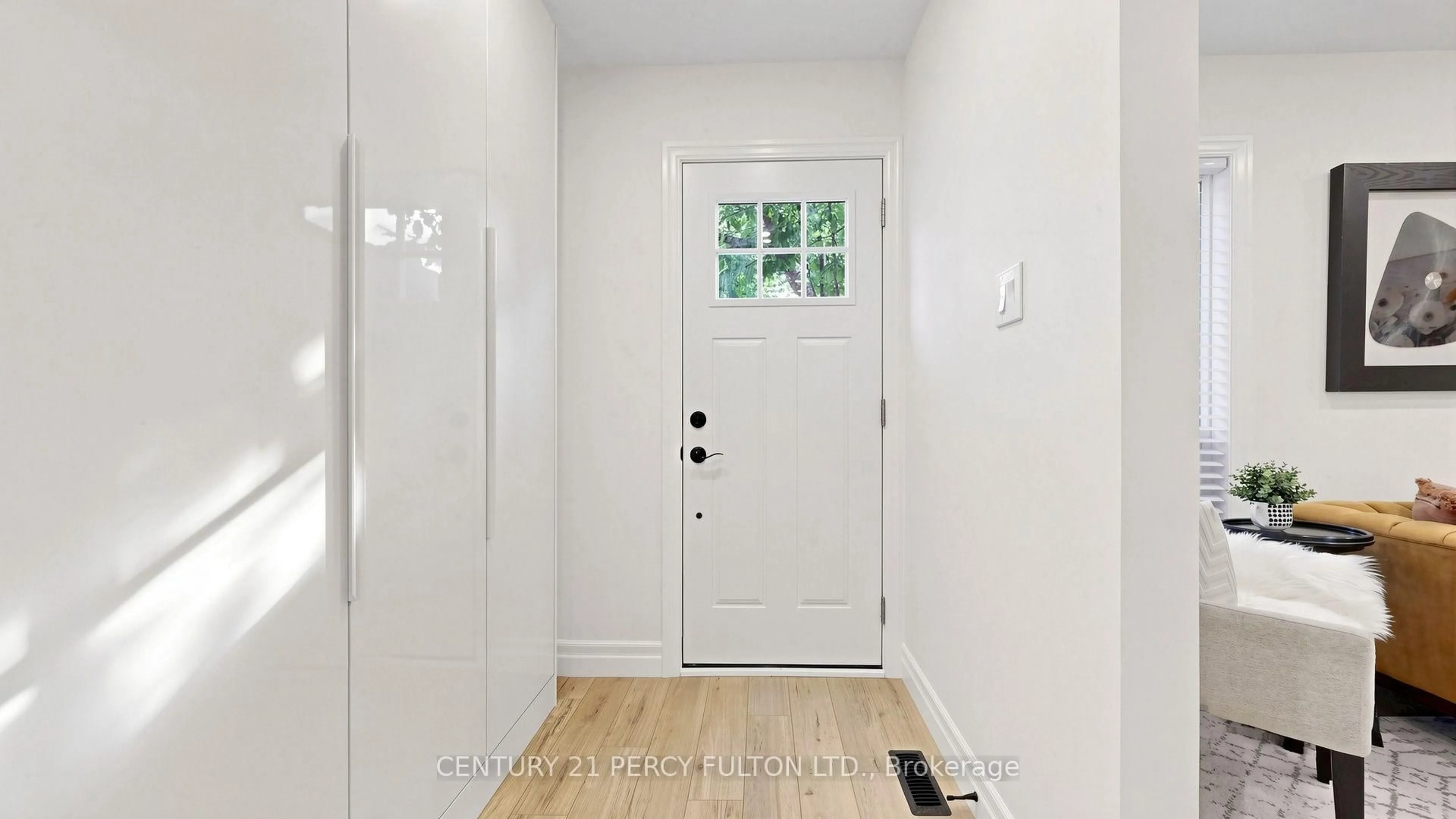Indoor entryway for 17 Harley Dr, Ajax Ontario L1S 5X3