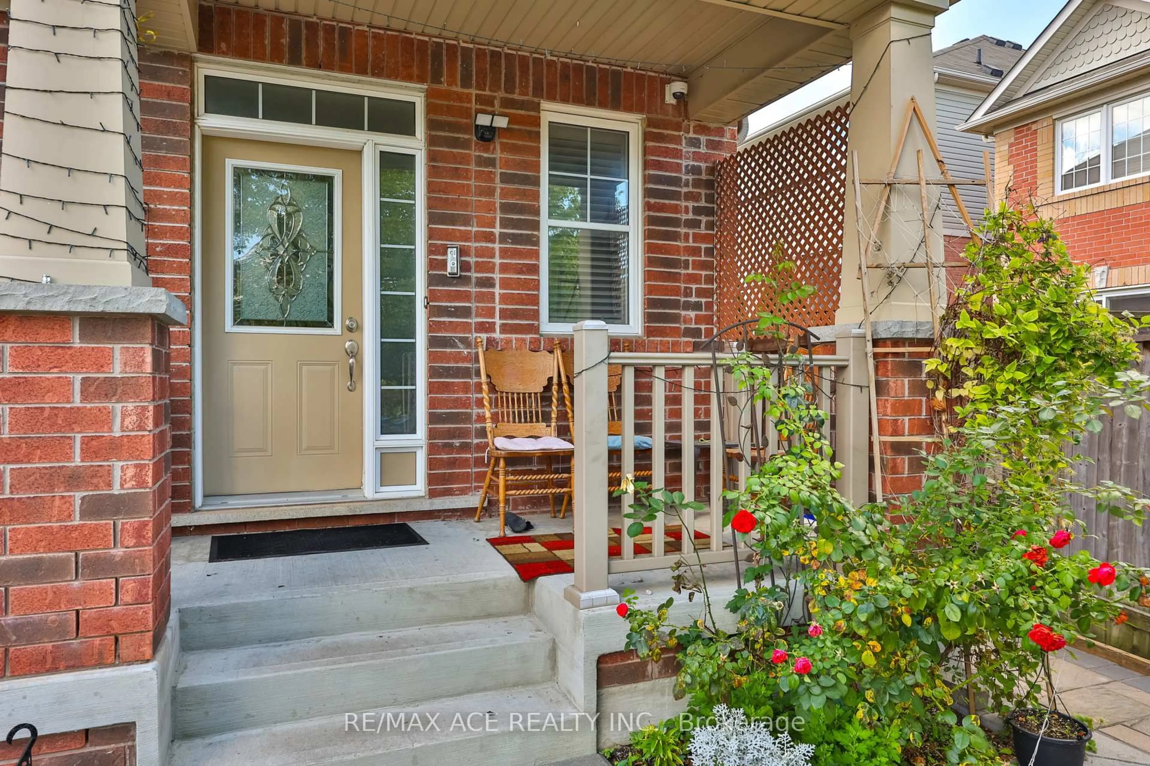 Home with brick exterior material, street for 1819 Misthollow Dr, Pickering Ontario L1X 0A7