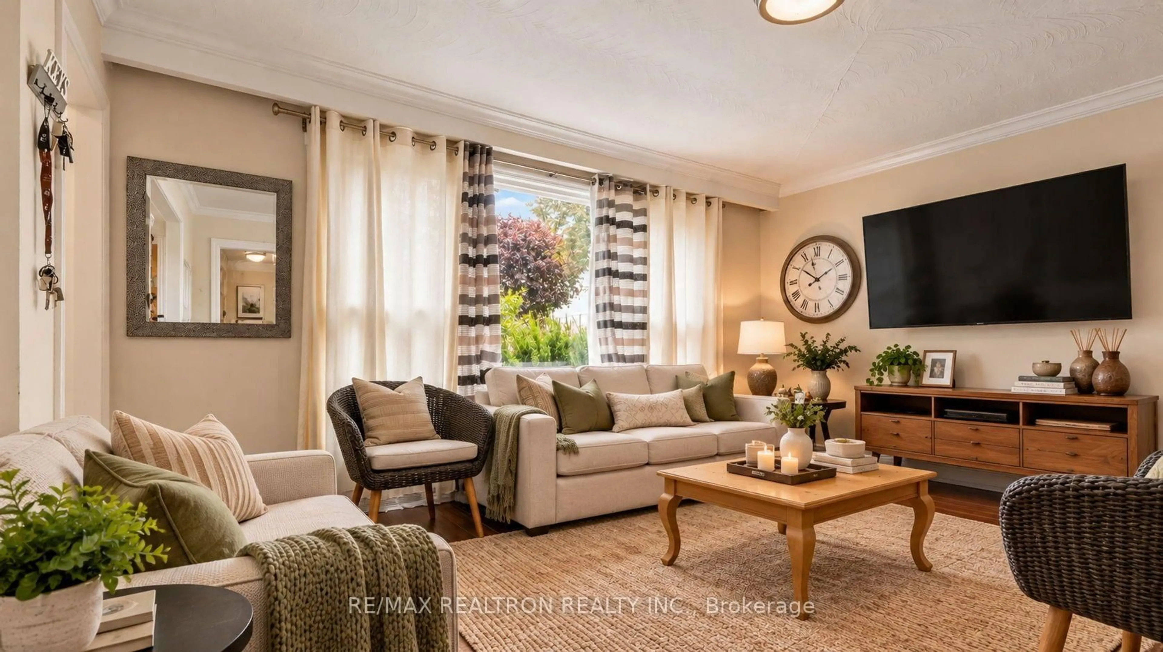 Living room with furniture, unknown for 82 Ranstone Gdns, Toronto Ontario M1K 2T8