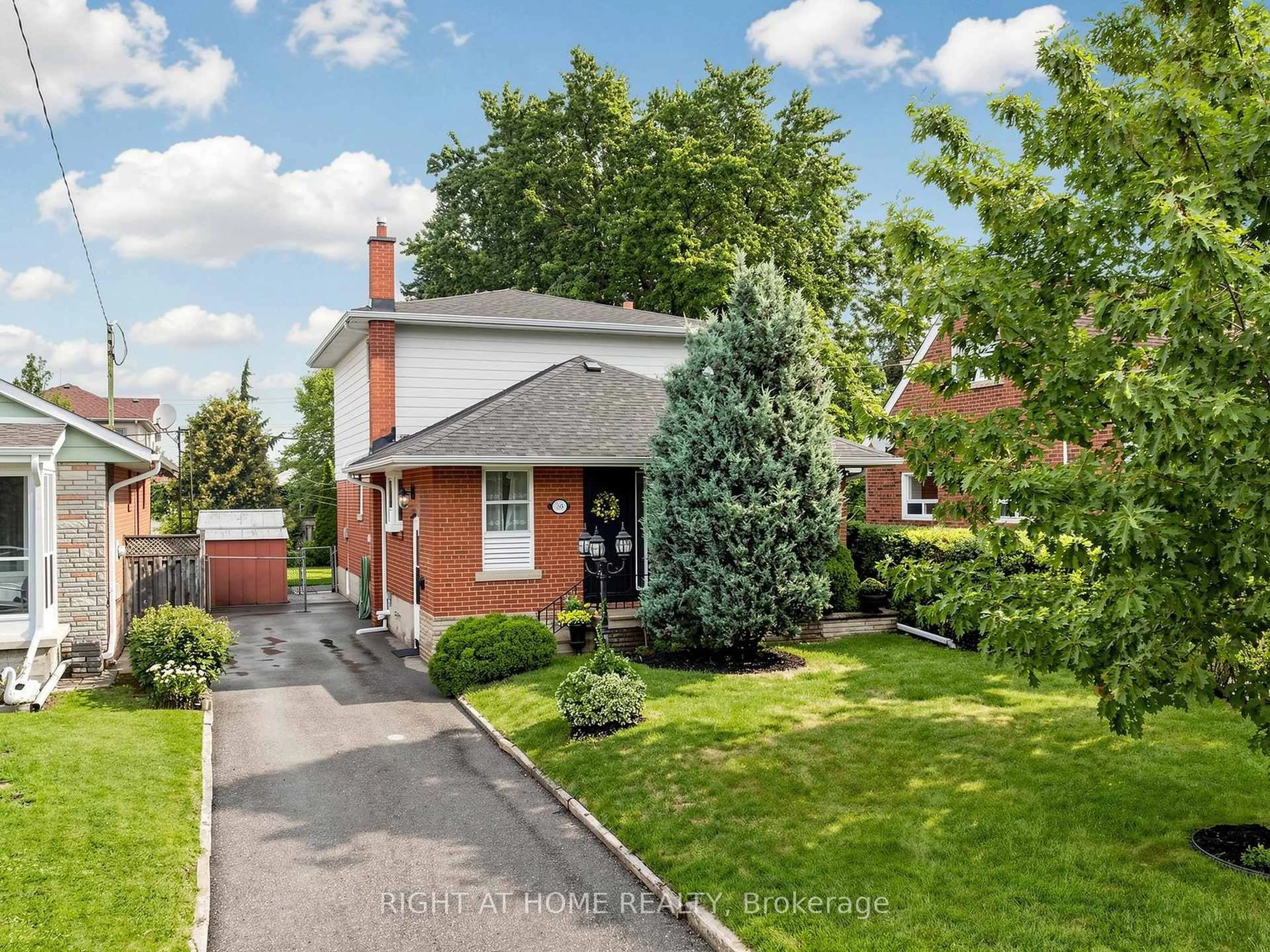 A pic from outside/outdoor area/front of a property/back of a property/a pic from drone, street for 36 Joanna Dr, Toronto Ontario M1R 4J1
