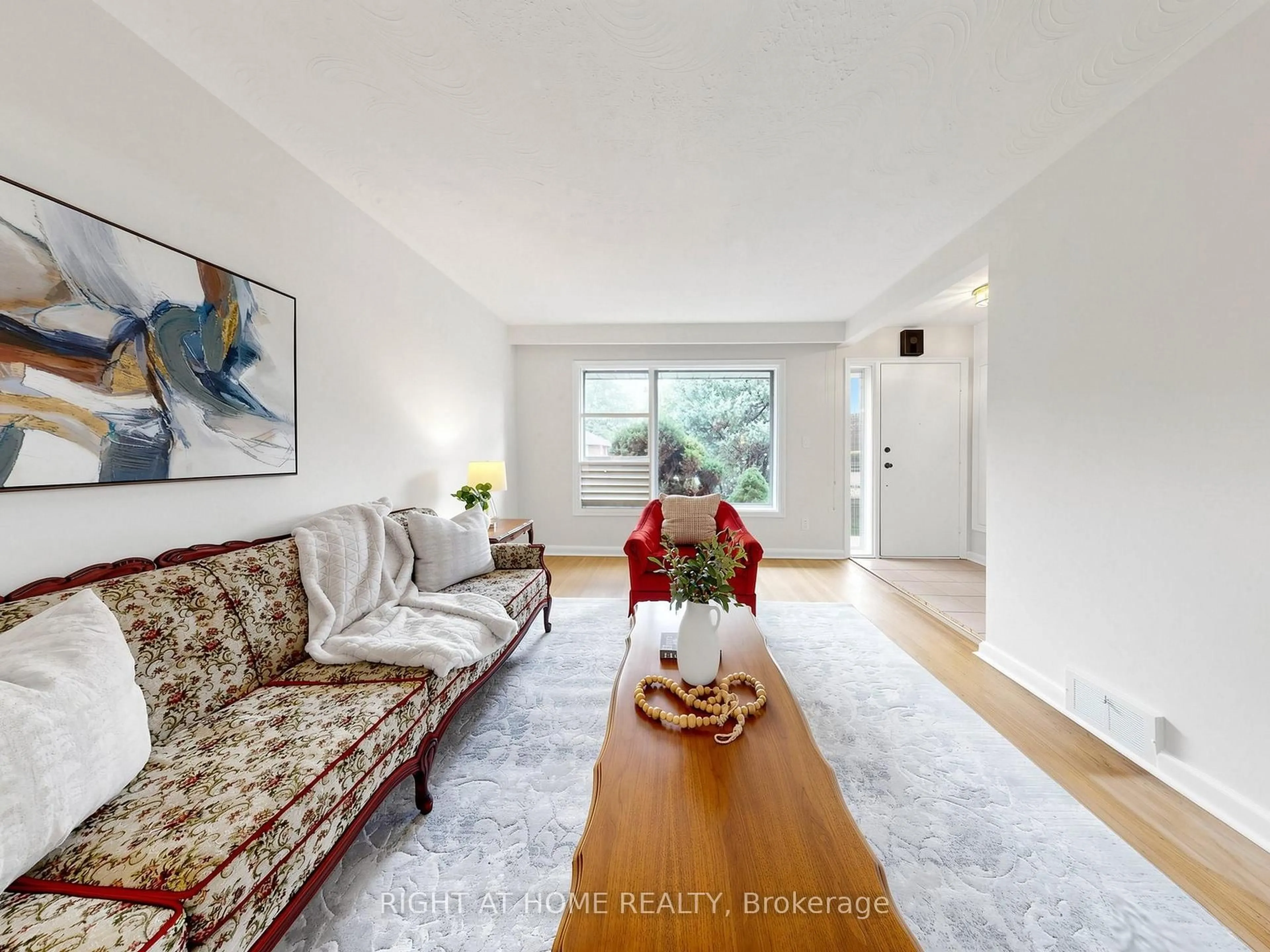 Living room with furniture, unknown for 36 Joanna Dr, Toronto Ontario M1R 4J1