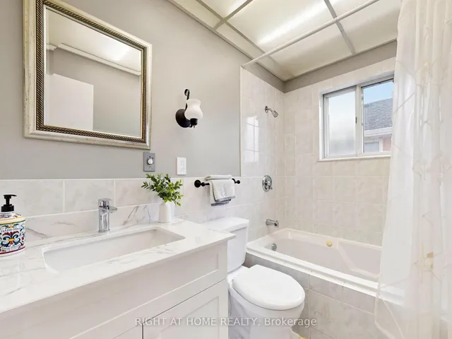 36 Joanna Dr, Toronto 5