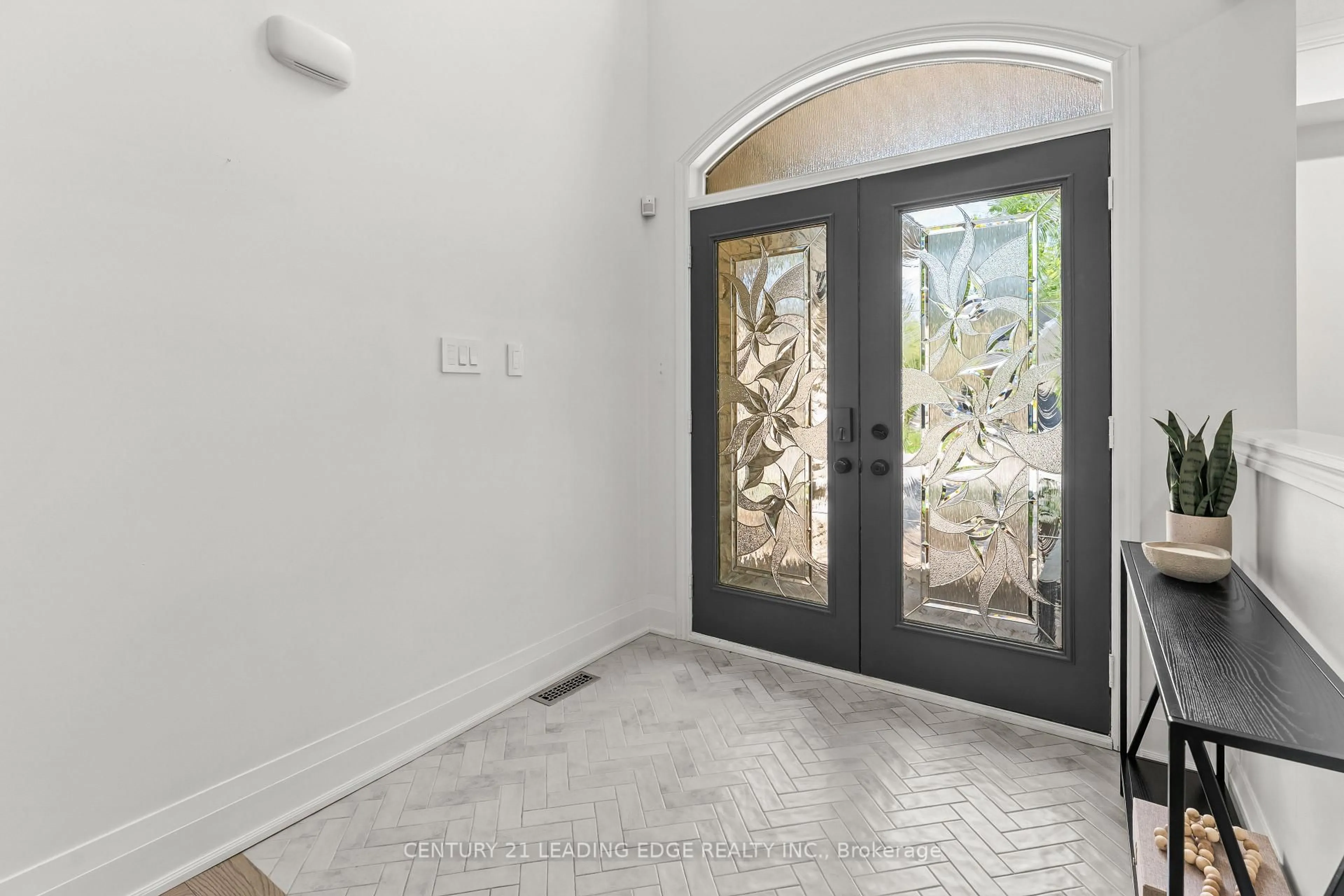Indoor entryway for 106 Mackey Dr, Whitby Ontario L1P 1R5