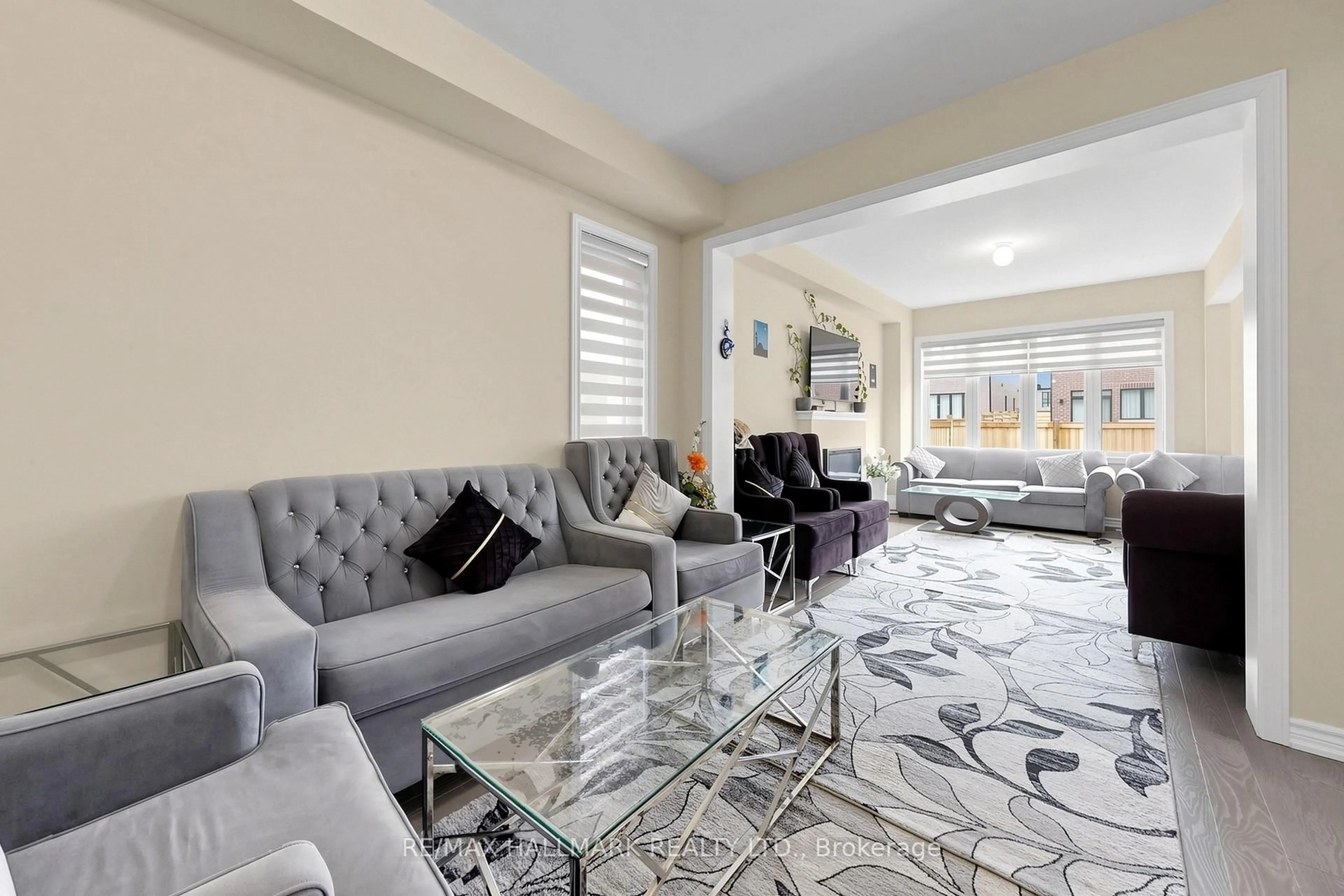 Living room with furniture, unknown for 17 Closson Dr, Whitby Ontario L1N 9Y6
