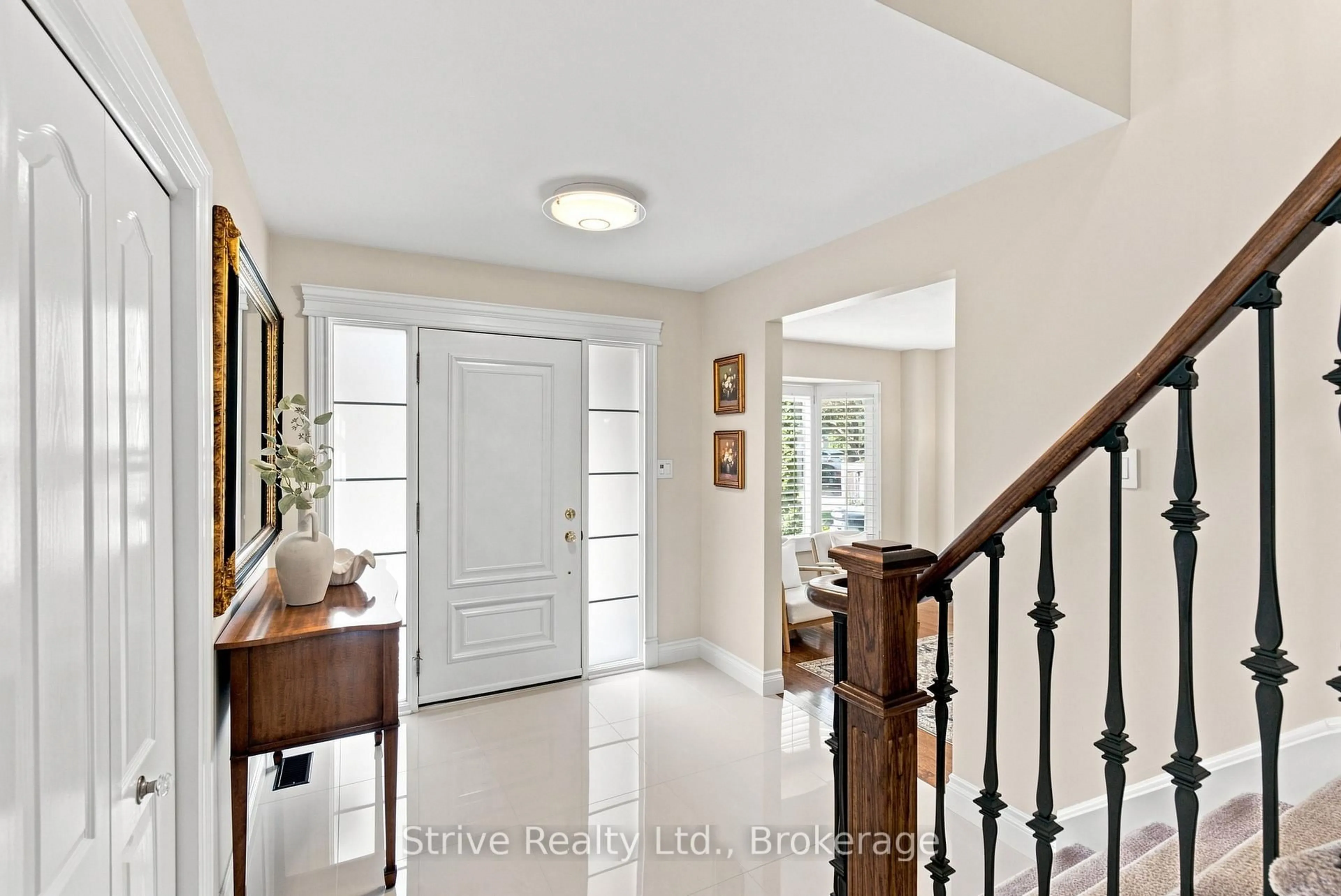 Indoor entryway for 5 Carriage Lane, Clarington Ontario L1E 1J9