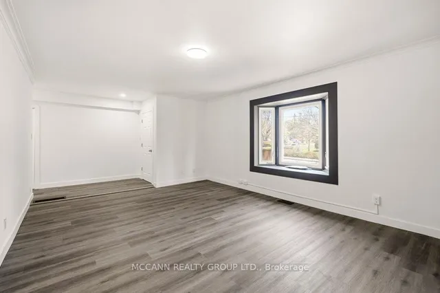 124 Scarboro Cres, Toronto 5