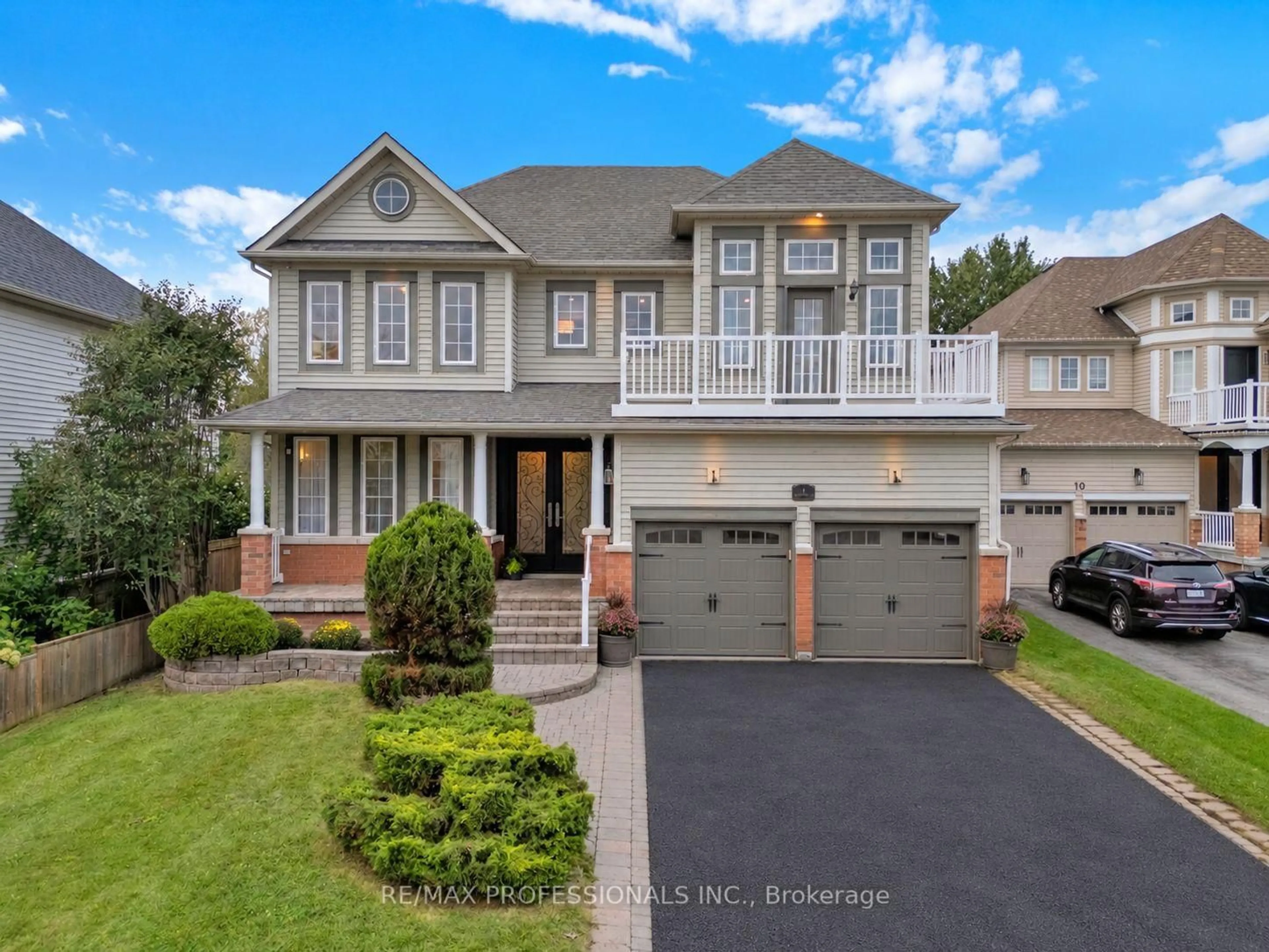 Home with vinyl exterior material, street for 8 Shelter Bay Crt, Whitby Ontario L1N 9P5