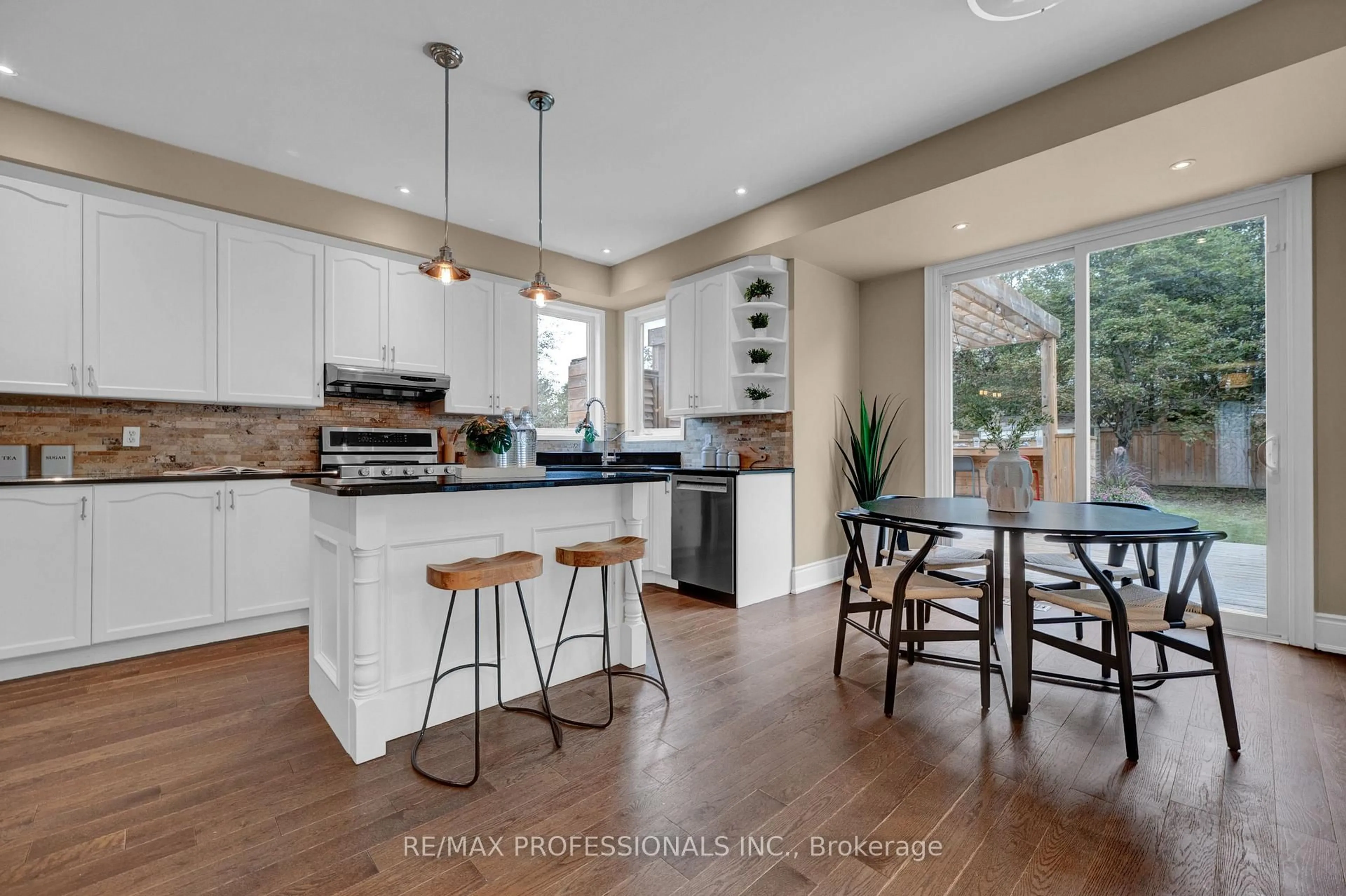 Open concept kitchen, unknown for 8 Shelter Bay Crt, Whitby Ontario L1N 9P5
