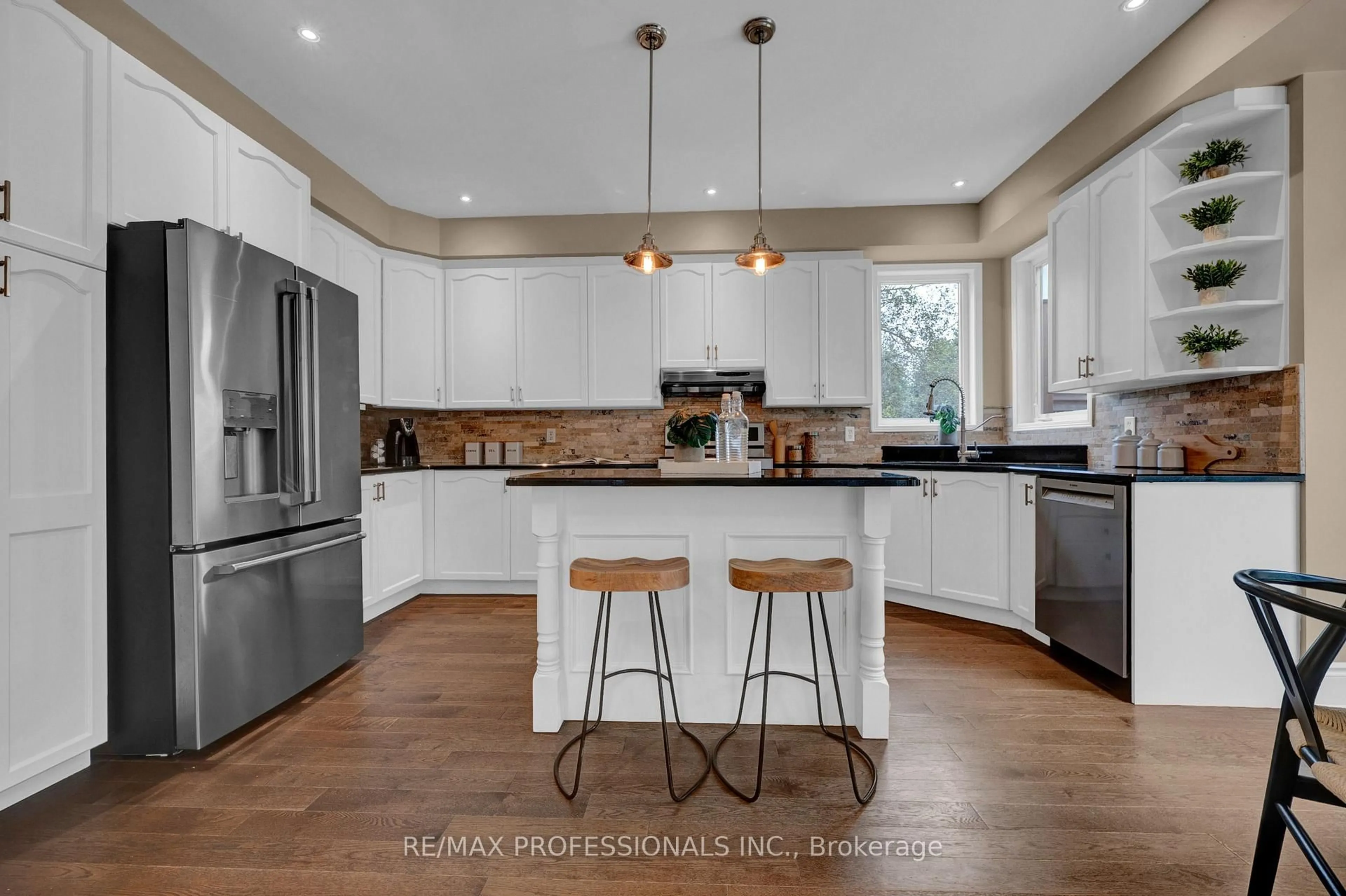 Open concept kitchen, unknown for 8 Shelter Bay Crt, Whitby Ontario L1N 9P5