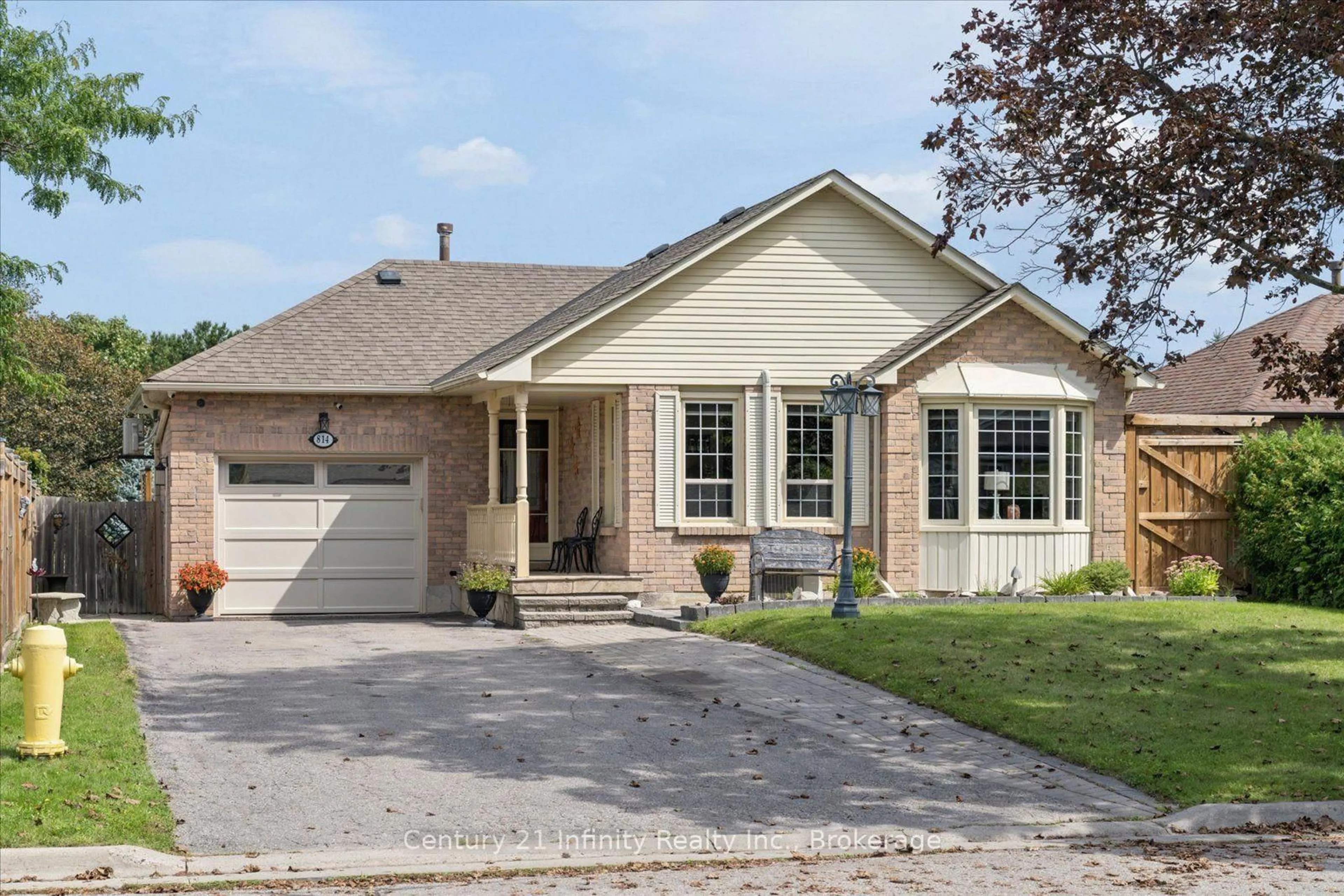 Home with brick exterior material, street for 814 Lochness Cres, Oshawa Ontario L1J 7P6