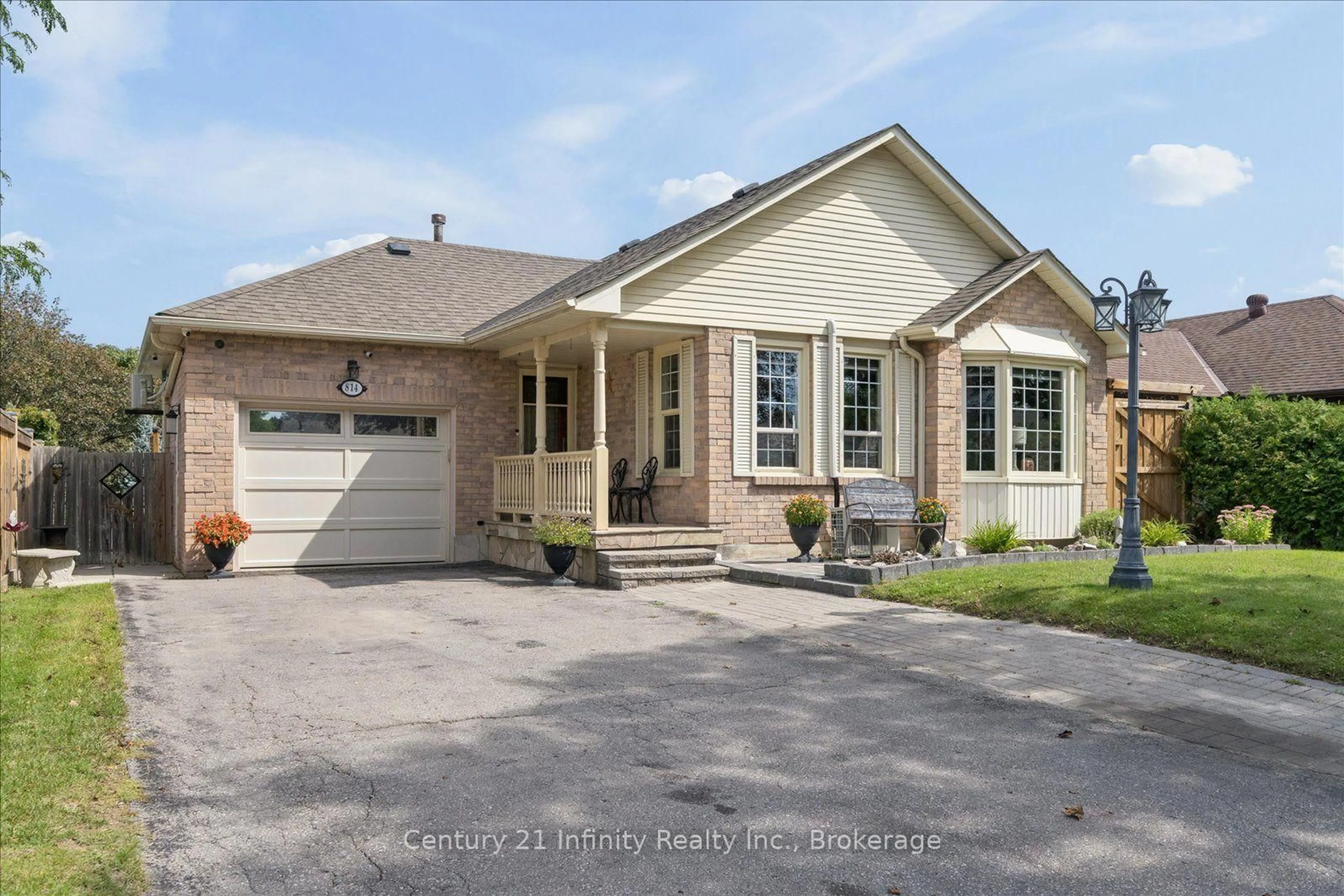 Home with brick exterior material, street for 814 Lochness Cres, Oshawa Ontario L1J 7P6