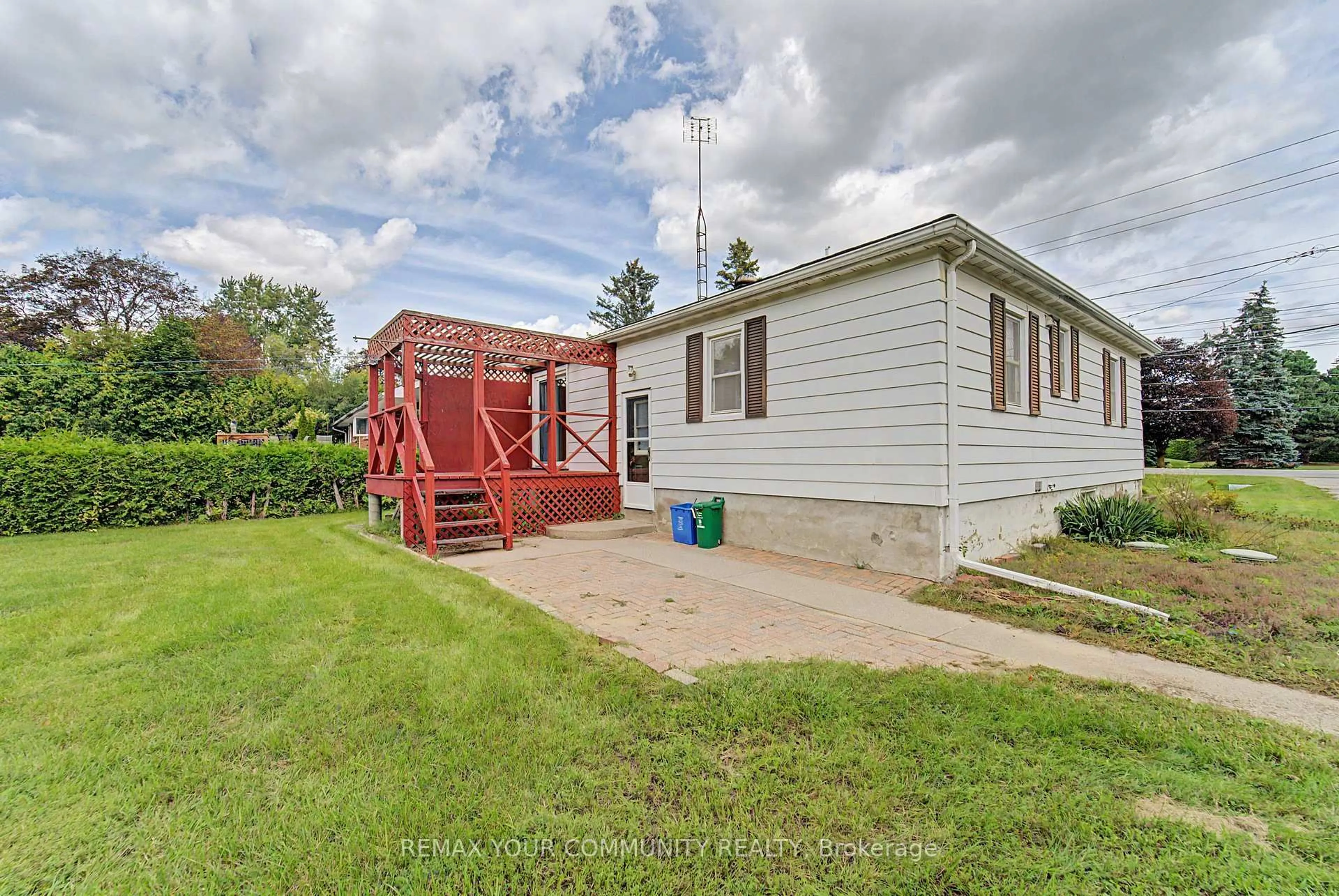 A pic from outside/outdoor area/front of a property/back of a property/a pic from drone, unknown for 4690 Baldwin St, Whitby Ontario L1R 2W4