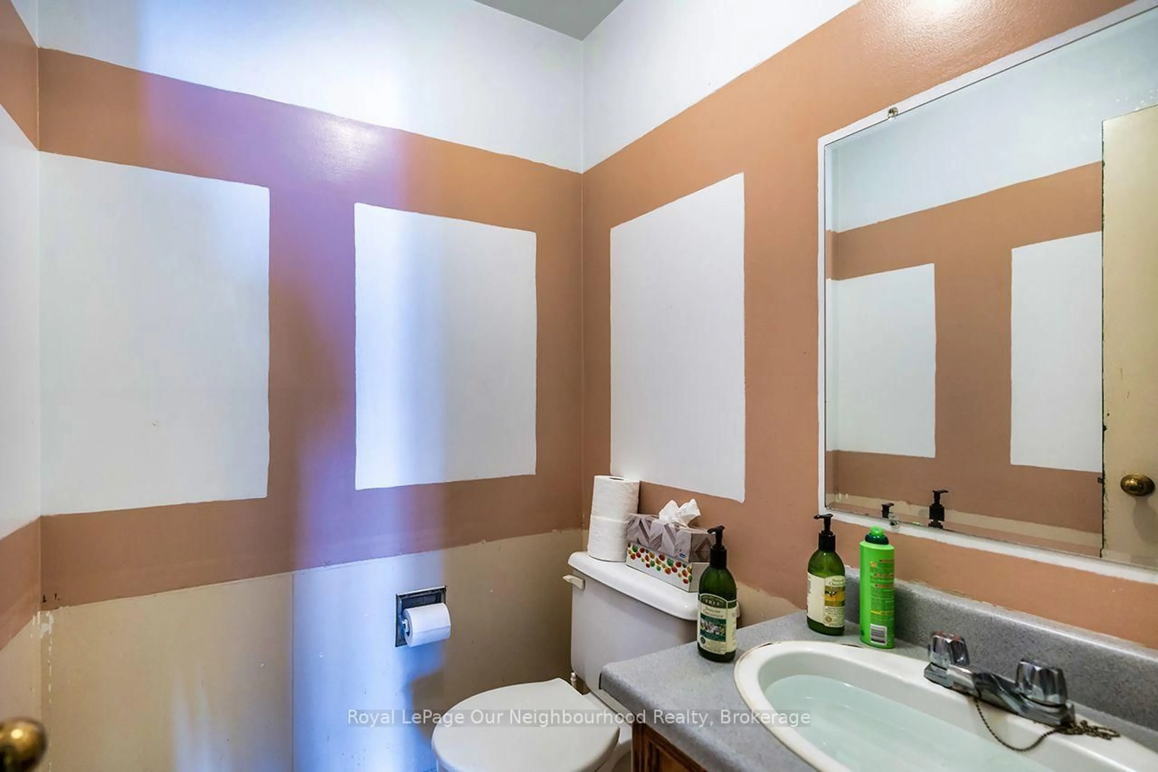 Standard bathroom, ceramic/tile floor for 24 Coe Dr, Ajax Ontario L1T 3H9