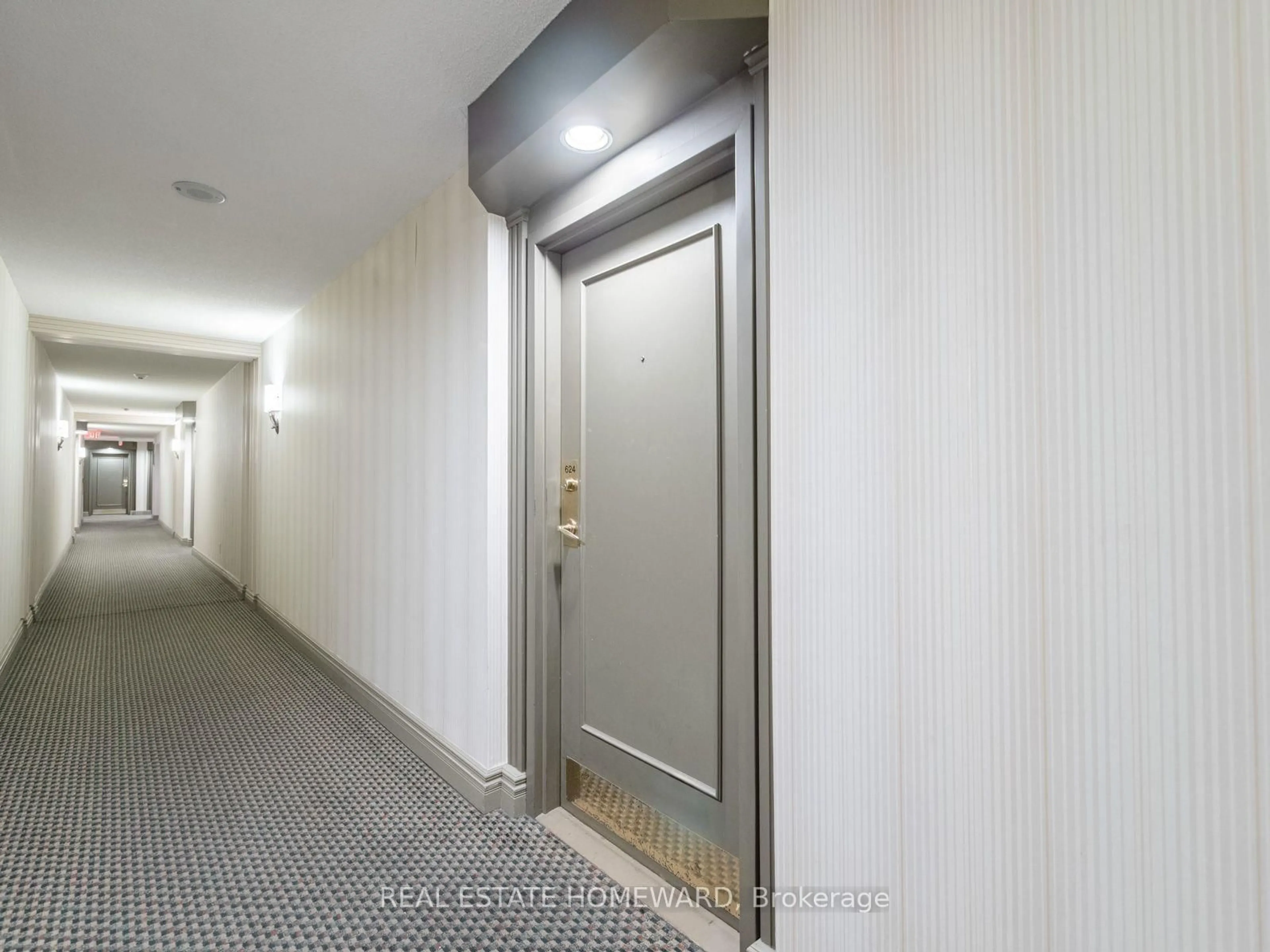 Indoor foyer for 1091 Kingston Rd #624, Toronto Ontario M1N 4E5