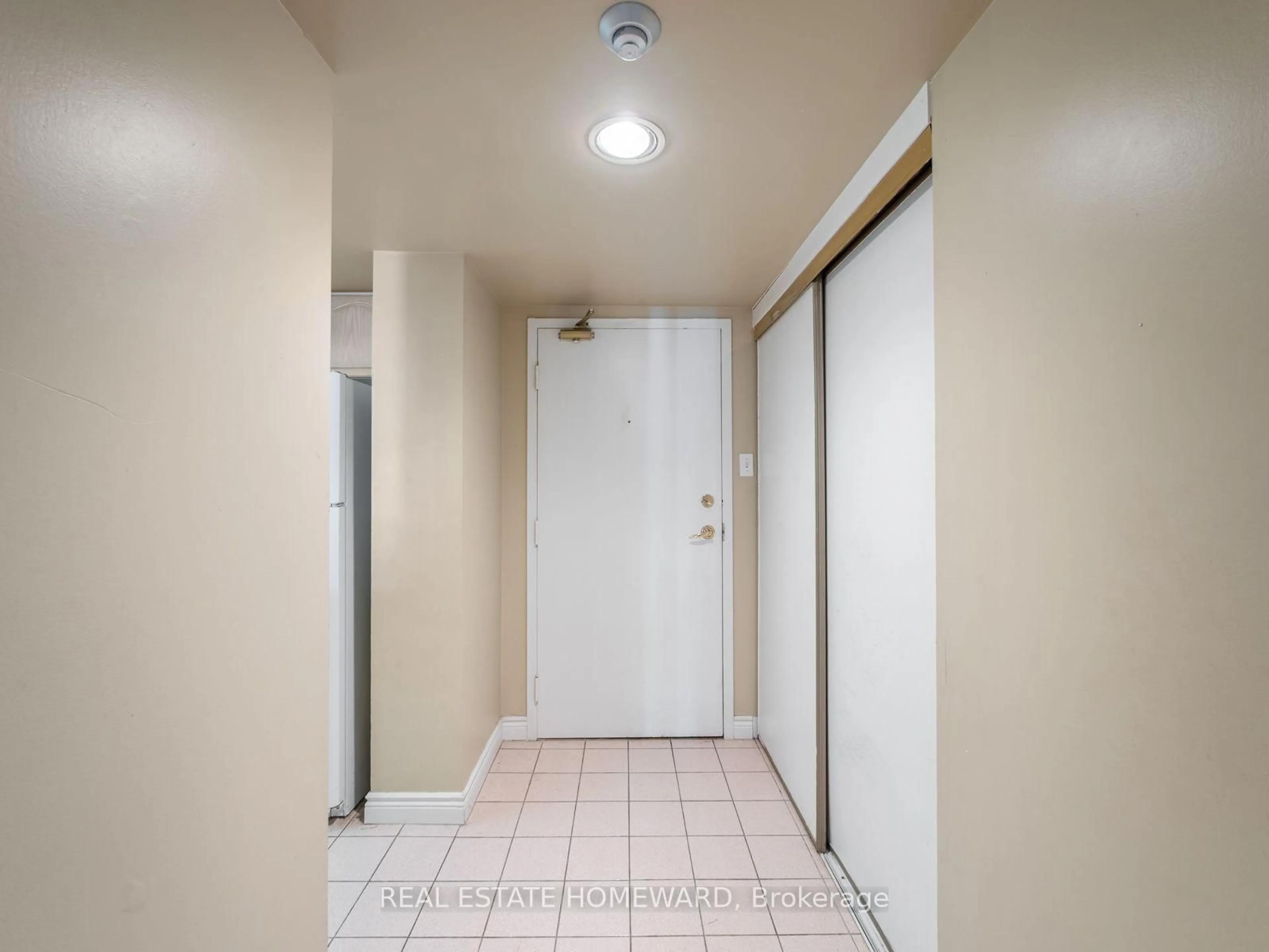 Indoor foyer for 1091 Kingston Rd #624, Toronto Ontario M1N 4E5