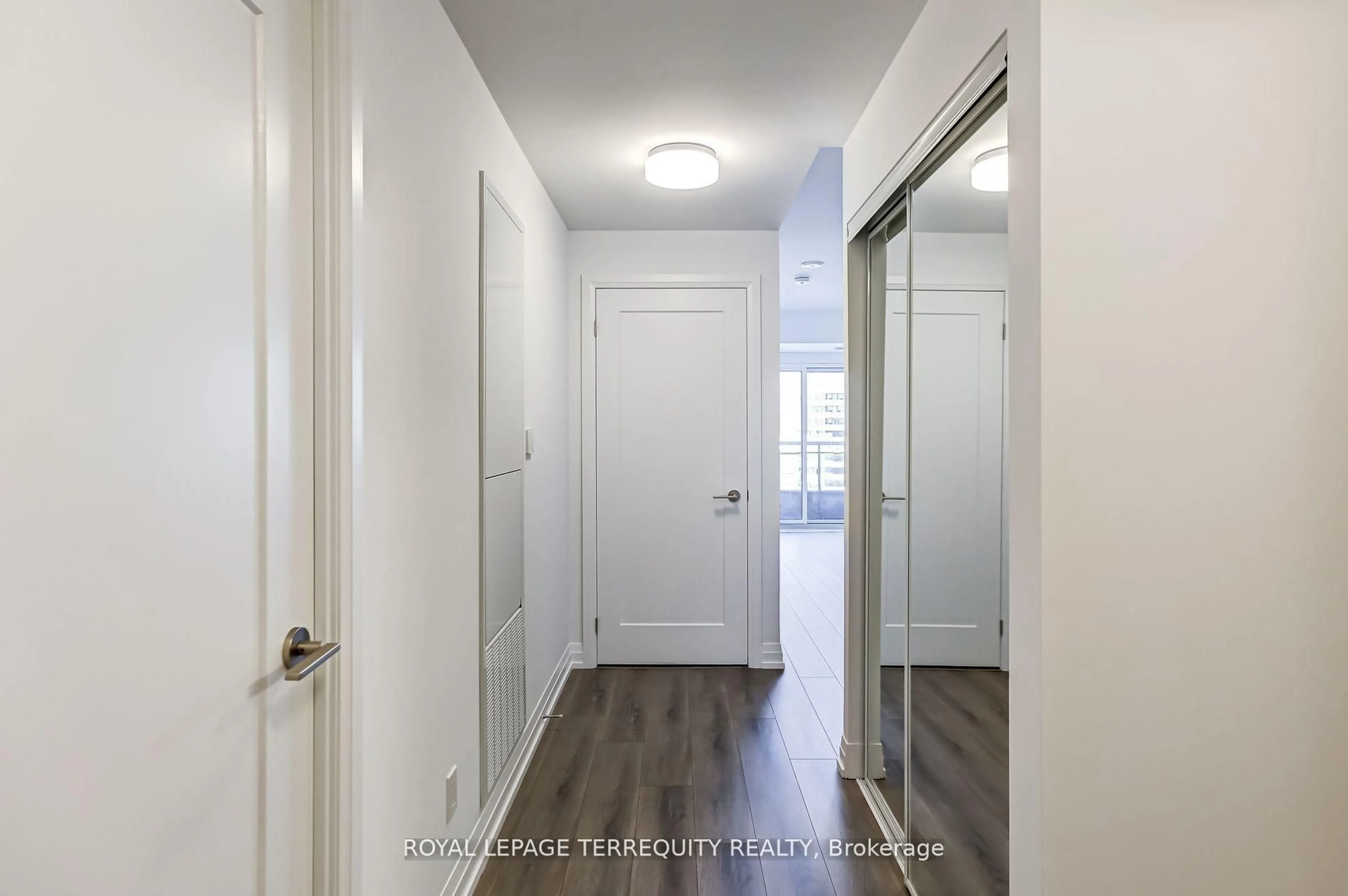 Indoor entryway for 286 Main St #1906, Toronto Ontario M4C 0B3