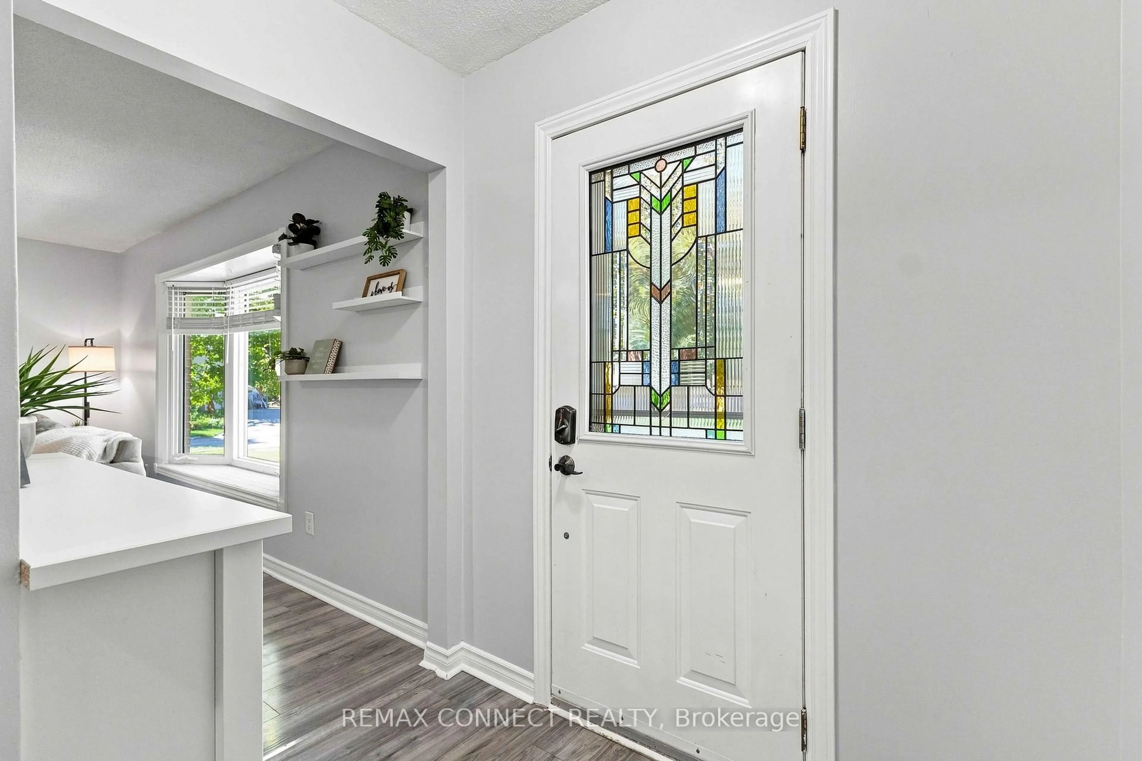 Indoor entryway for 31 Roser Cres, Clarington Ontario L1C 3N7